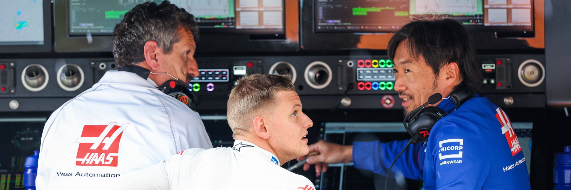 Nach zuletzt heftiger Kritik von seinem Boss, Haas-Teamchef Günter Steiner, erhält Formel-1-Pilot Mick Schumacher (23) in Silverstone Zuspruch.