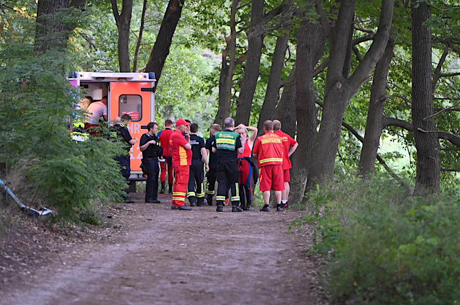 Rettungskräfte am Ort des Geschehens.