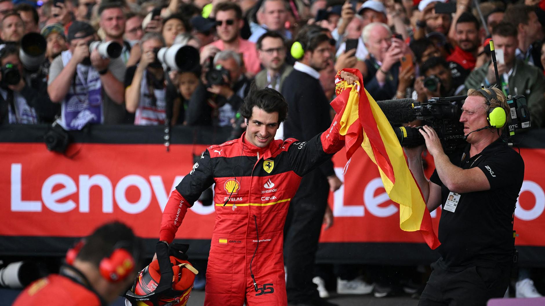 Erster Formel-1-Sieg im 150. Rennen: Ferrari-Pilot Carlos Sainz feiert in Silverstone.
