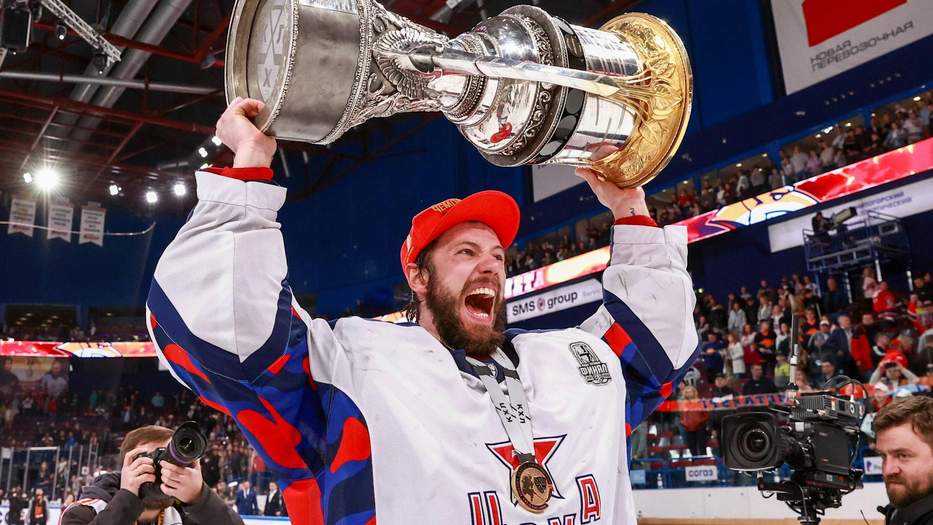 Russlands Eishockey-Nationaltorwart Iwan Fedotow gewann mit ZSKA Moskau im April den Gagarin Cup.