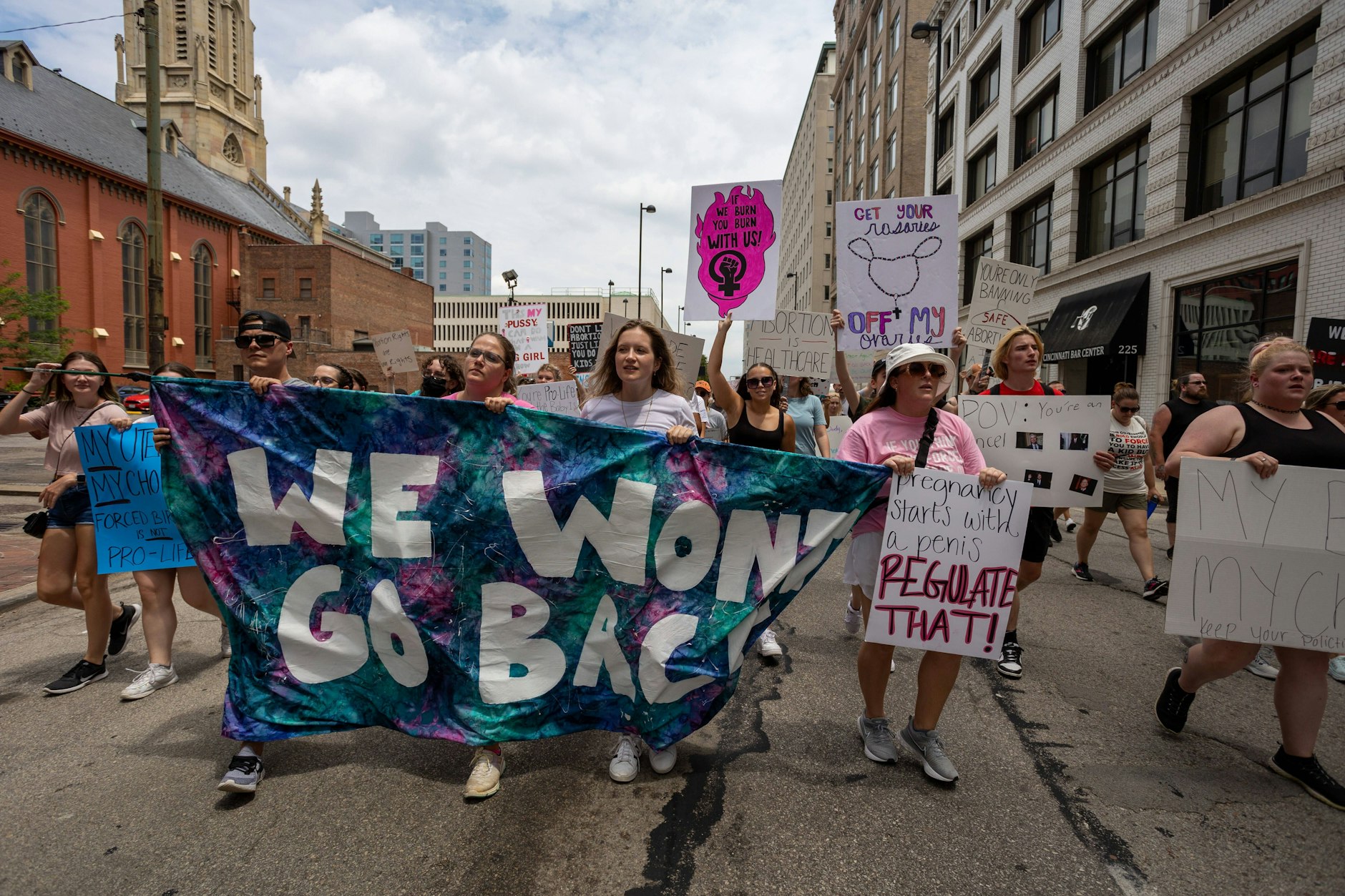Eine der vielen Demos gegen das Abtreibungsurteil gab es in Cincinnati (Ohio).