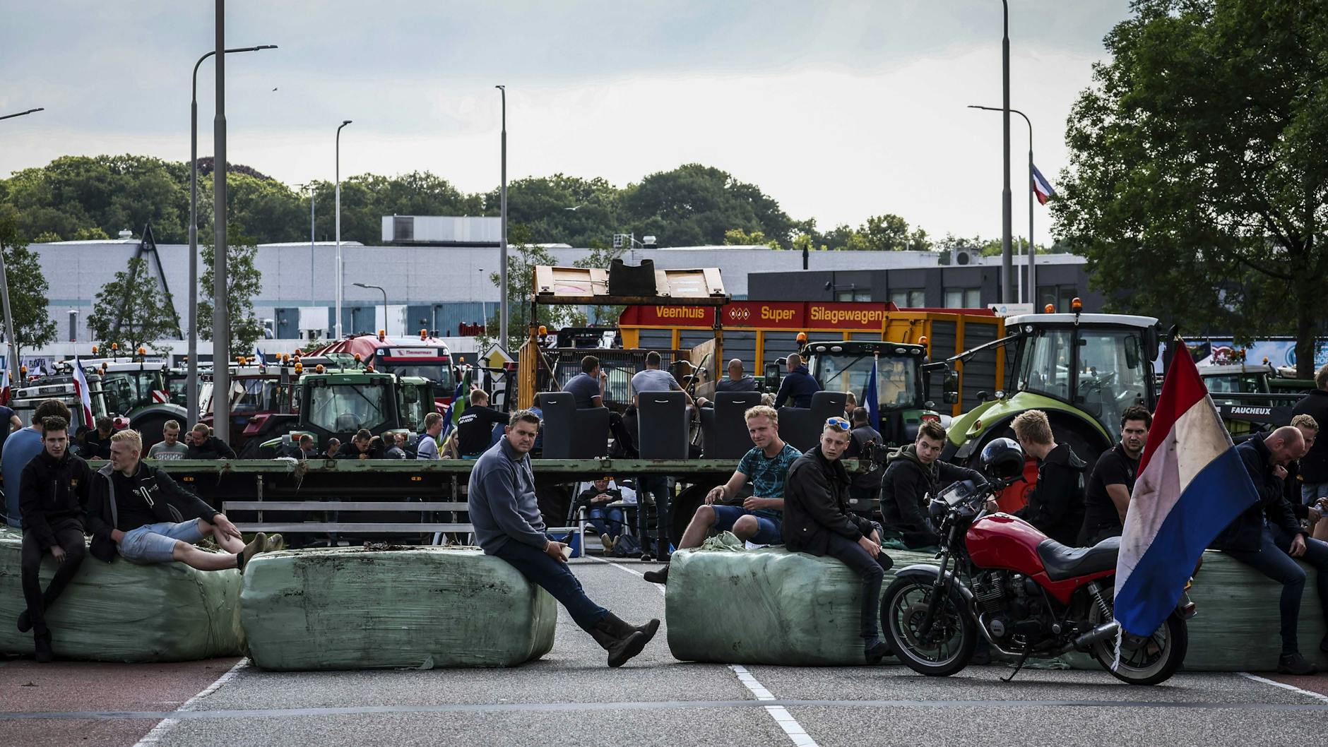 Beschäftigte der Landwirtschaft blockieren Straßen in den Niederlande.