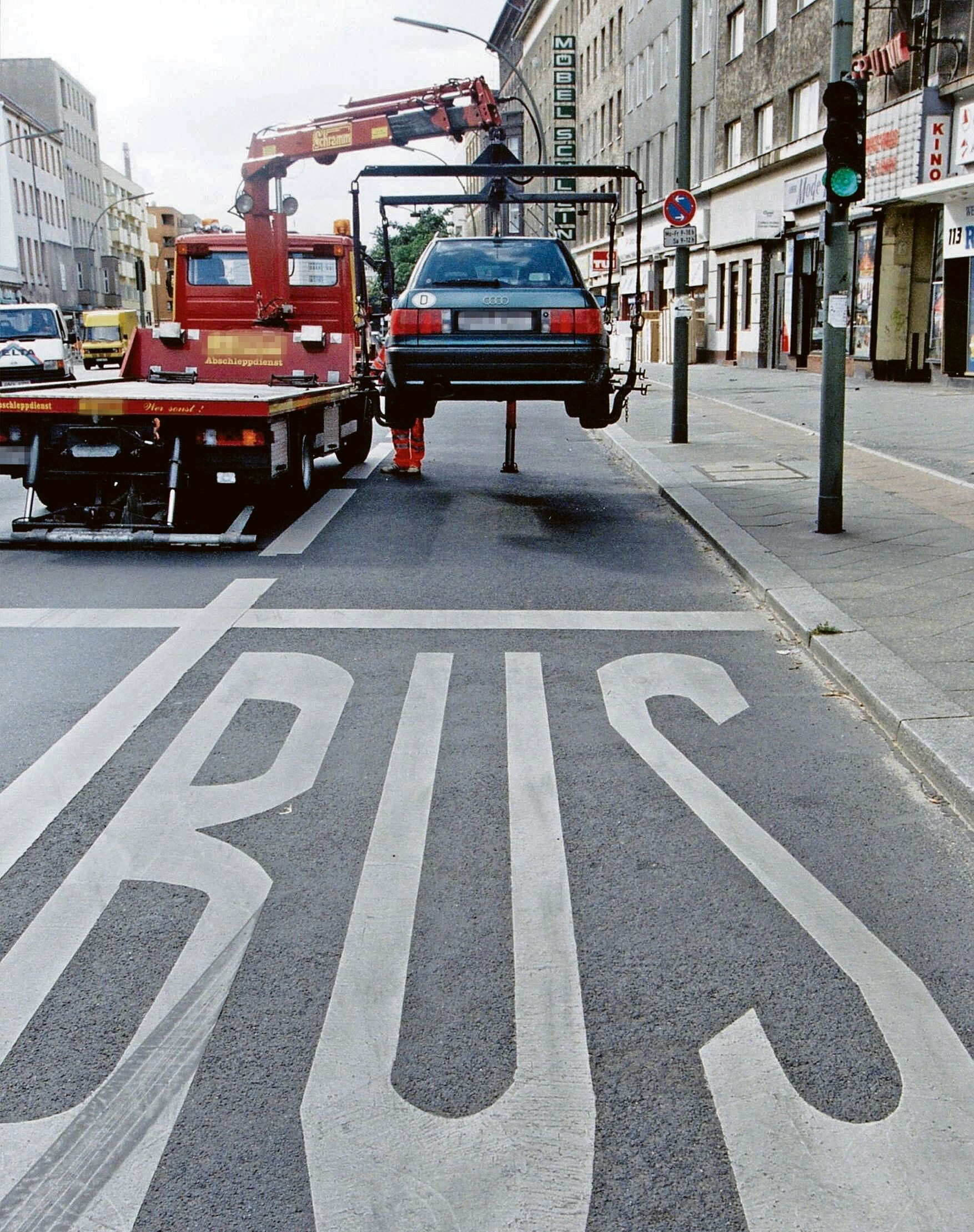 Berliner Gericht urteilt: Ja, die BVG darf Falschparker abschleppen