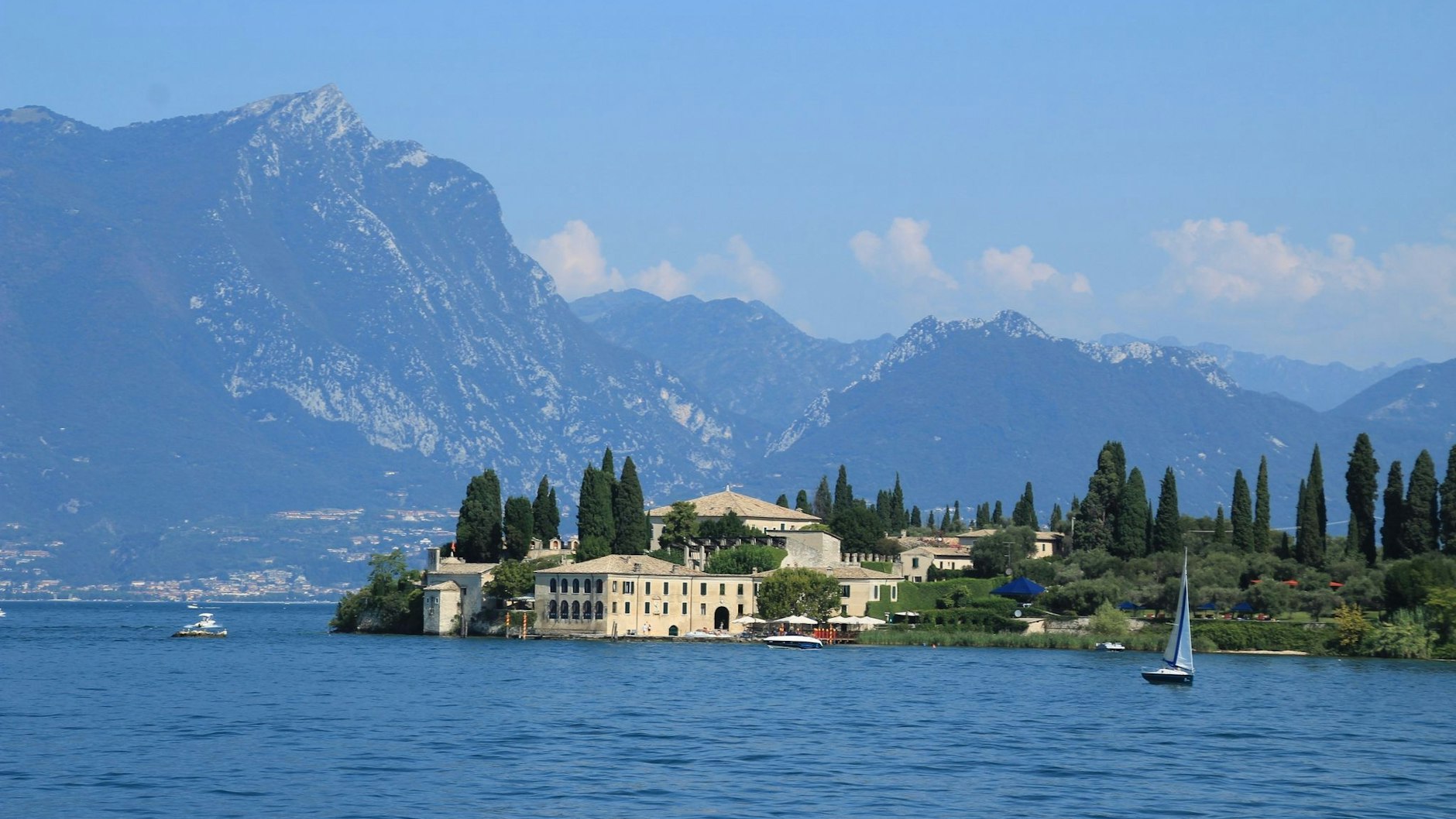 Der Gardasee in Italien ist ein beliebter Urlaubsort. (Symbolbild)