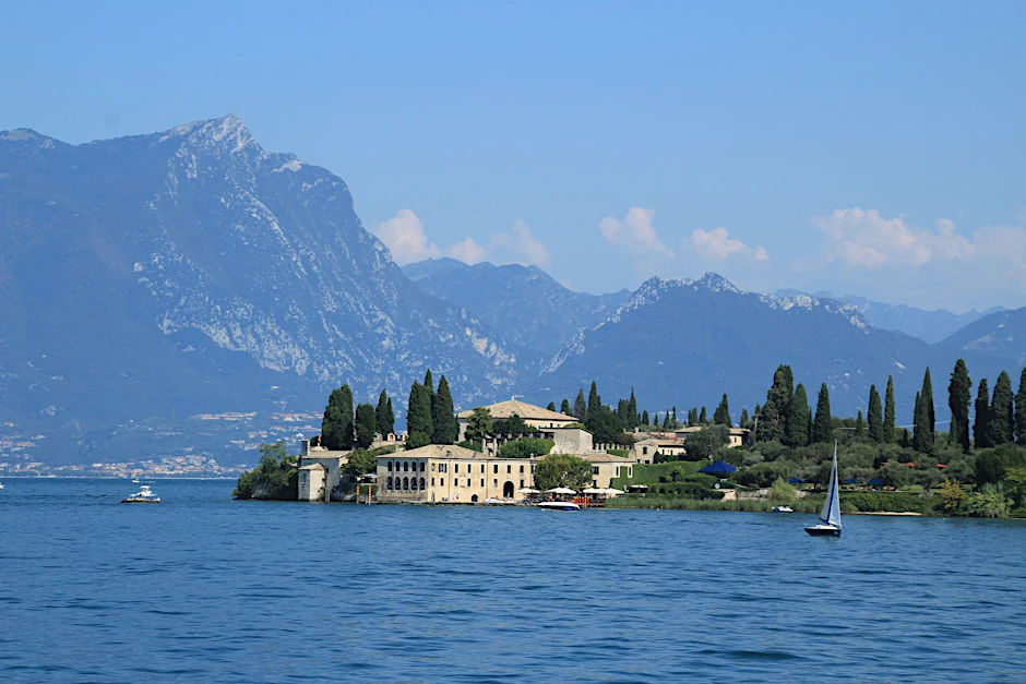 Der Gardasee in Italien ist ein beliebter Urlaubsort. (Symbolbild)