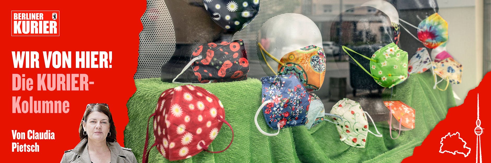 In einem Schaufenster werden Masken in vielen Farben und Designs ausgestellt.