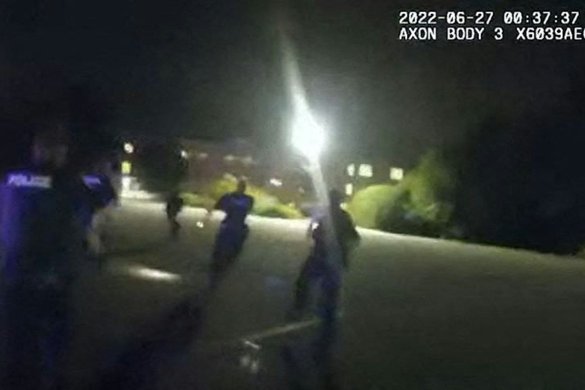 Ausschnitt aus den Aufnahmen der Körperkamera eines Polizisten, die in Akron einen Schwarzen zusammenschossen.