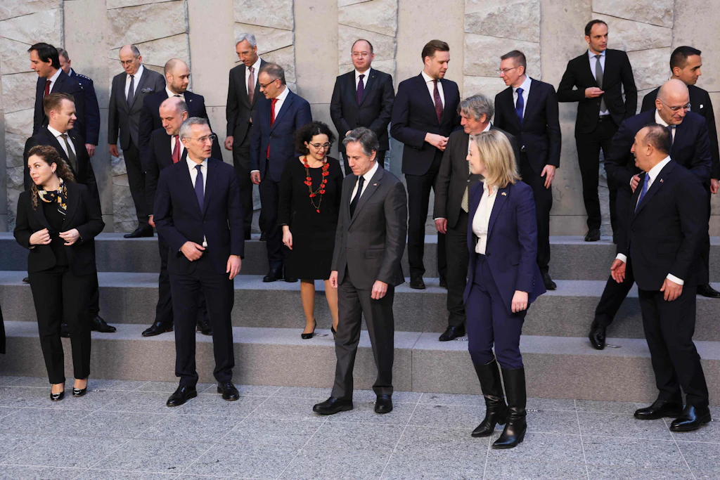 Die Nato inszeniert sich als Wertegemeinschaft, dabei verteidigt sie bloß Interessen