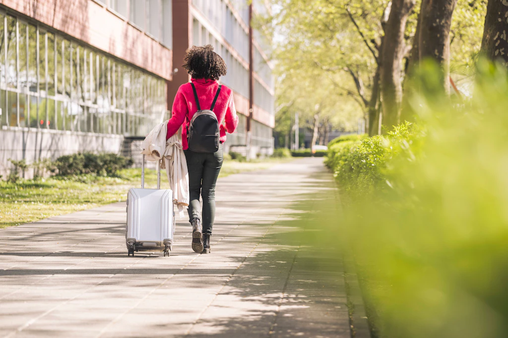 Hurra, die Ferien sind da! Die Generation Rollkoffer hat Berlin längst erobert