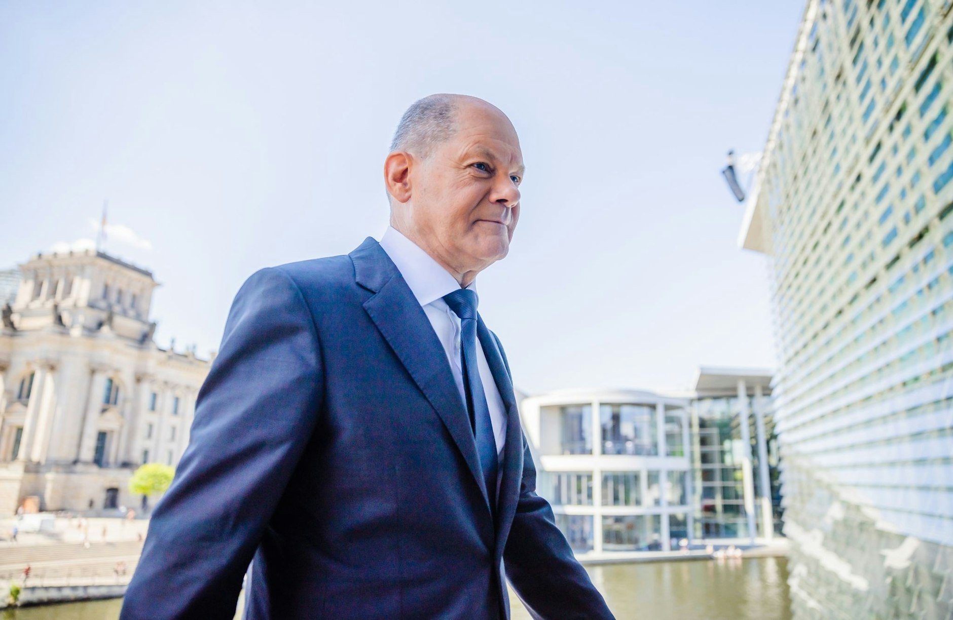 ARCHIV - Bundeskanzler Olaf Scholz über die steigenden Energiepreise: «Das ist sozialer Sprengstoff.»  