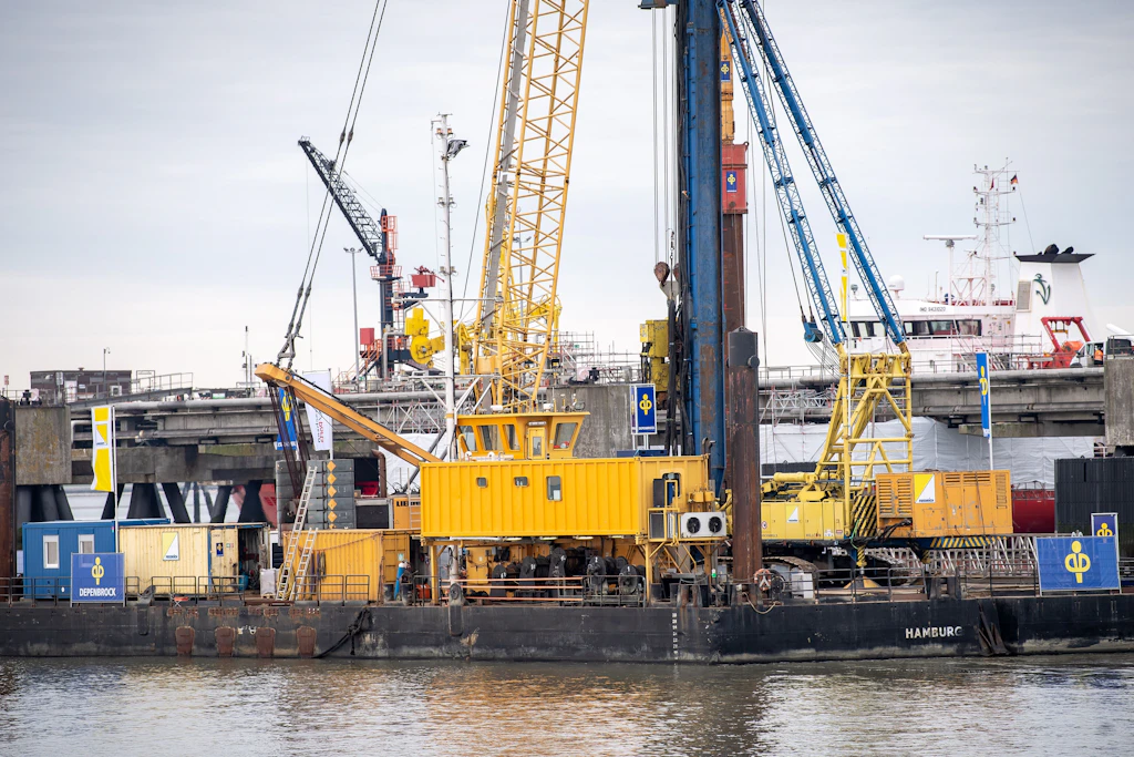 Wenig Gas: Bau von erstem LNG-Terminal in Deutschland gestartet