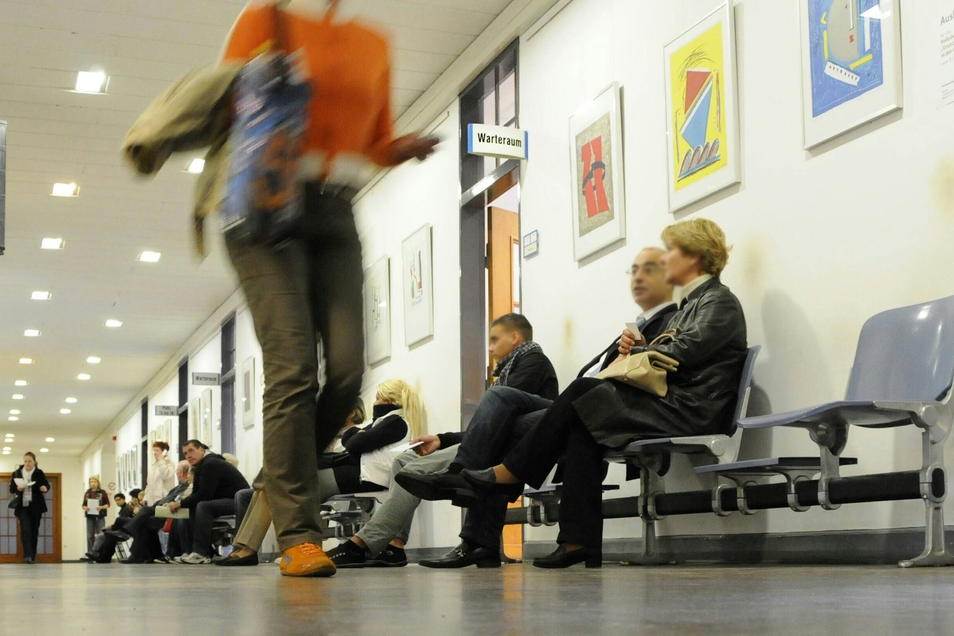 Ein Bürgeramt in Berlin. Demnächst „darf“ auf Termine wieder länger gewartet werden.