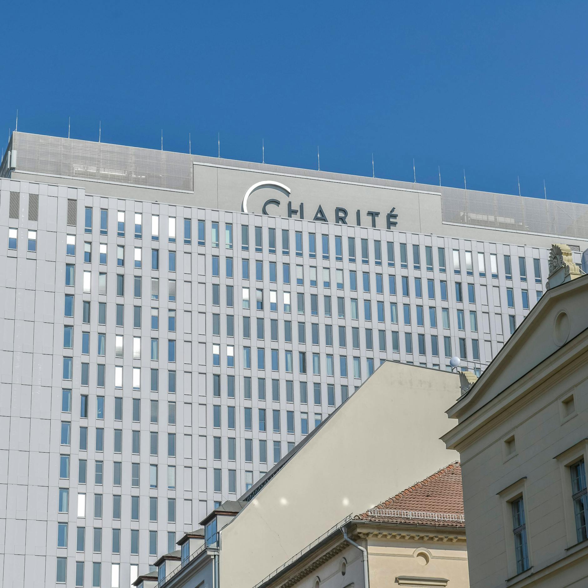 Keine Party ohne Corona-Piks: Charité schließt ungeimpften Mitarbeiter von Klinik-Fete aus