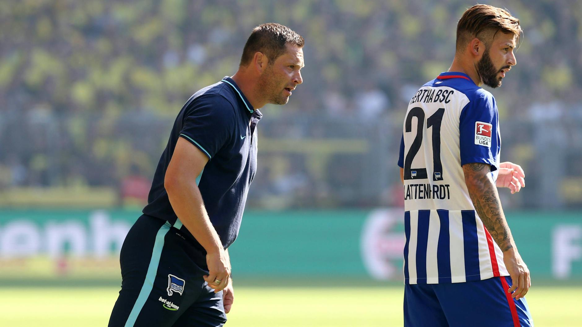Ein Bild von 2015: Unter Trainer Pal Dardai entwickelte sich Marvin Plattenhardt bei Hertha BSC zum Nationalspieler. Nun will er seinem Förderer einen Rekord abluchsen.