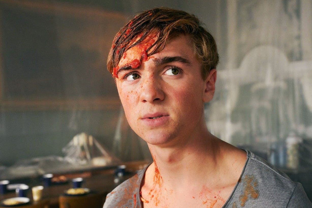 Wenn man Alfons Zitterbacke (Luis Vorbach) zur Strafe in die Küche schickt, muss man sich über die Tomatensoßenschlacht nicht wundern.