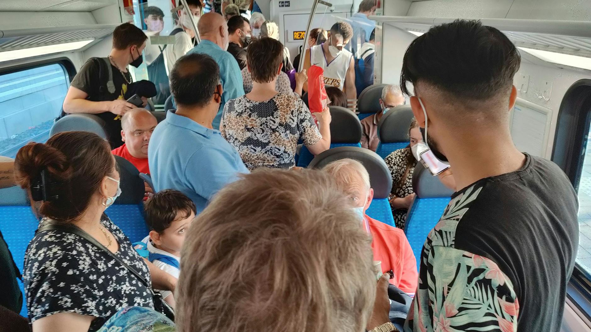 Das Neun-Euro-Ticket sorgt bundesweit für volle Züge. (Symbolbild)