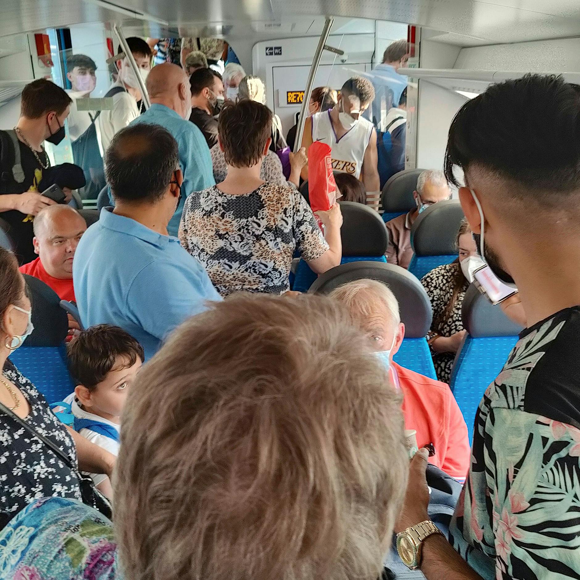 Wegen 9-Euro-Ticket: Zugtoiletten überfüllt, Frau macht sich in die Hose