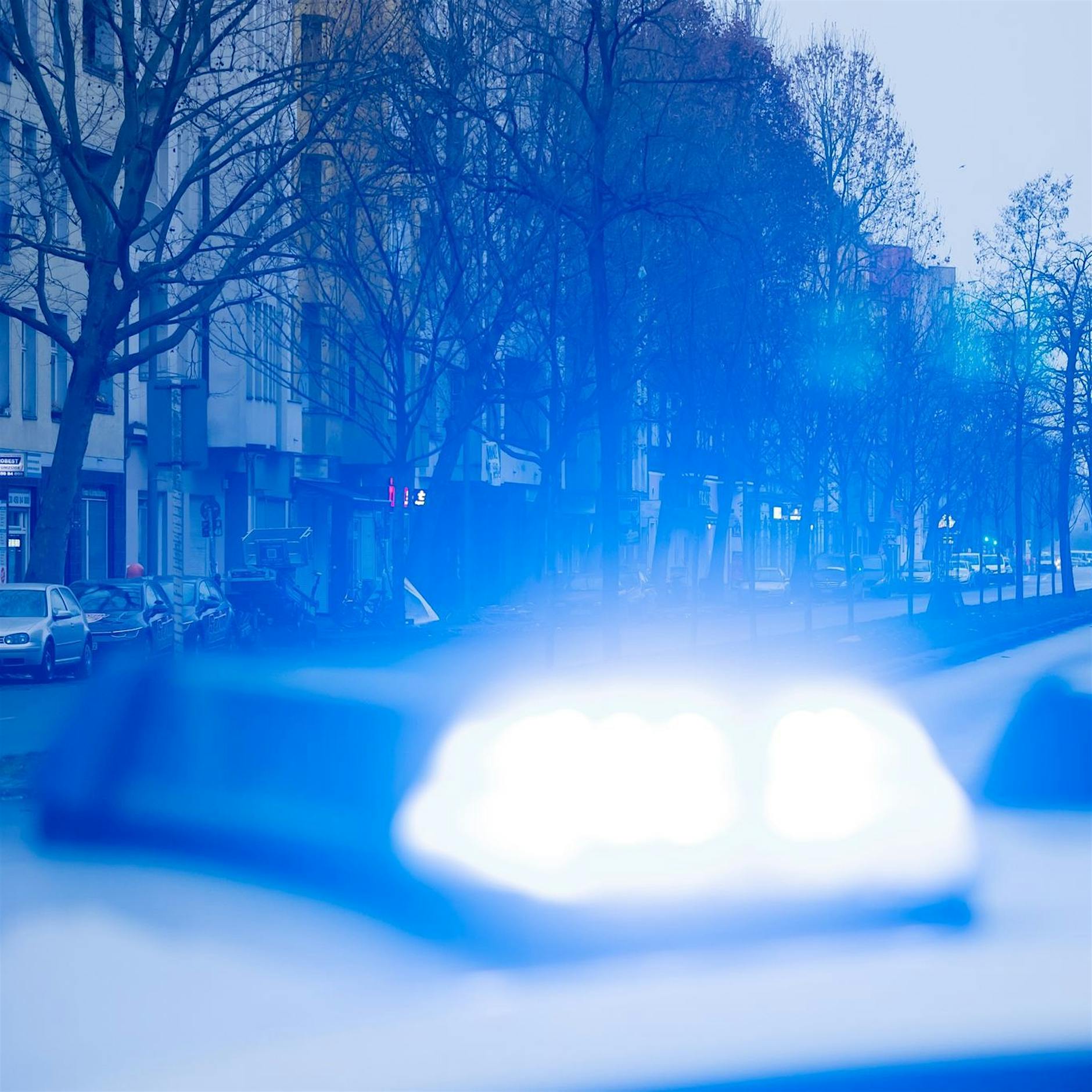 Senioren in Wohnung von Tätern überfallen und geschlagen