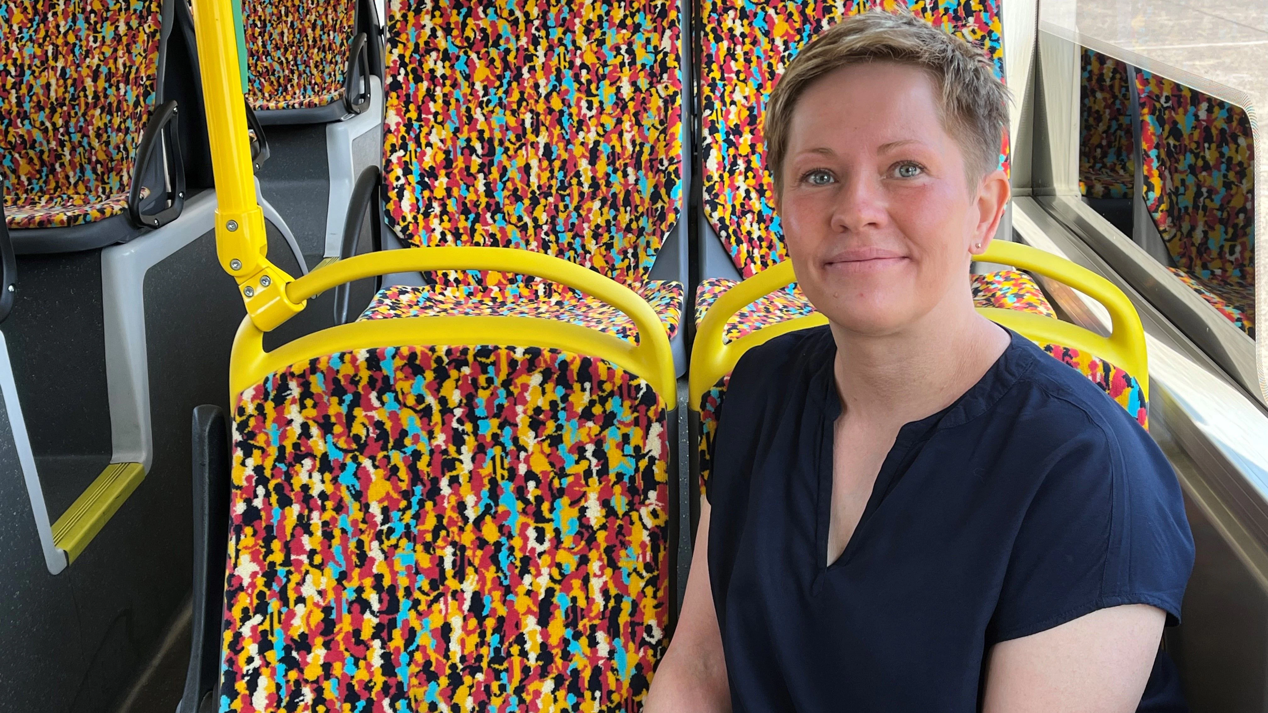 Designerin in den Diensten des größten kommunalen Nahverkehrsbetriebs in Deutschland: Susann Oecknick hat das Muster zusammen mit anderen Beteiligten entwickelt.