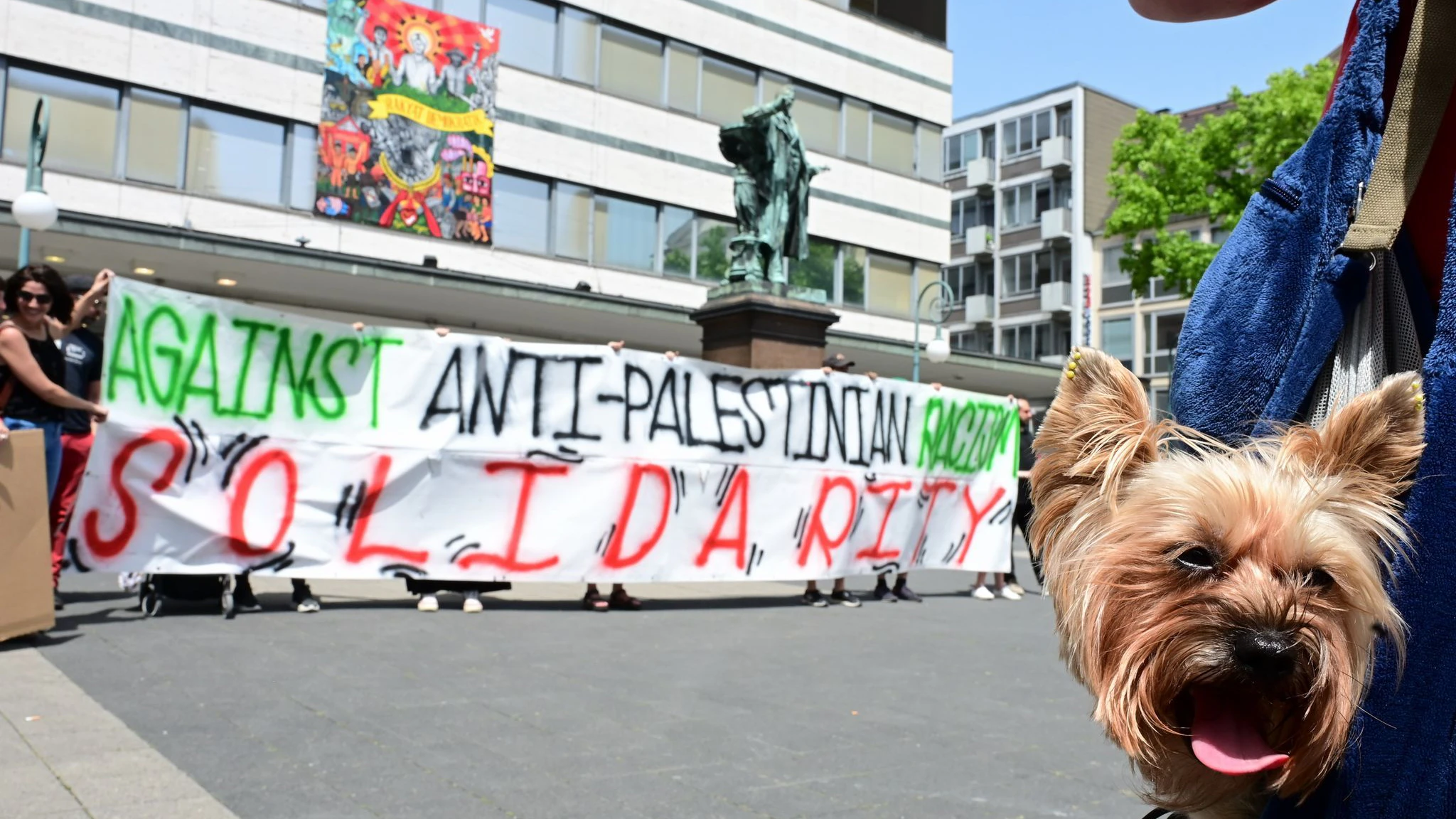 Pro-palästinensische Demonstration zur Eröffnung der documenta fifteen.
