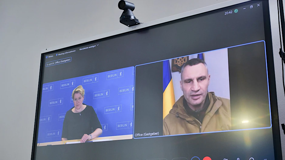 HANDOUT - Das Fake-Videotelefonat zwischen einem vorgeblichen Vitali Klitschko mit Berlins Regierender Bürgermeisterin Franziska Giffey.   - ACHTUNG: Nur zur redaktionellen Verwendung im Zusammenhang mit der aktuellen Berichterstattung und nur mit vollständiger Nennung des vorstehenden Credits