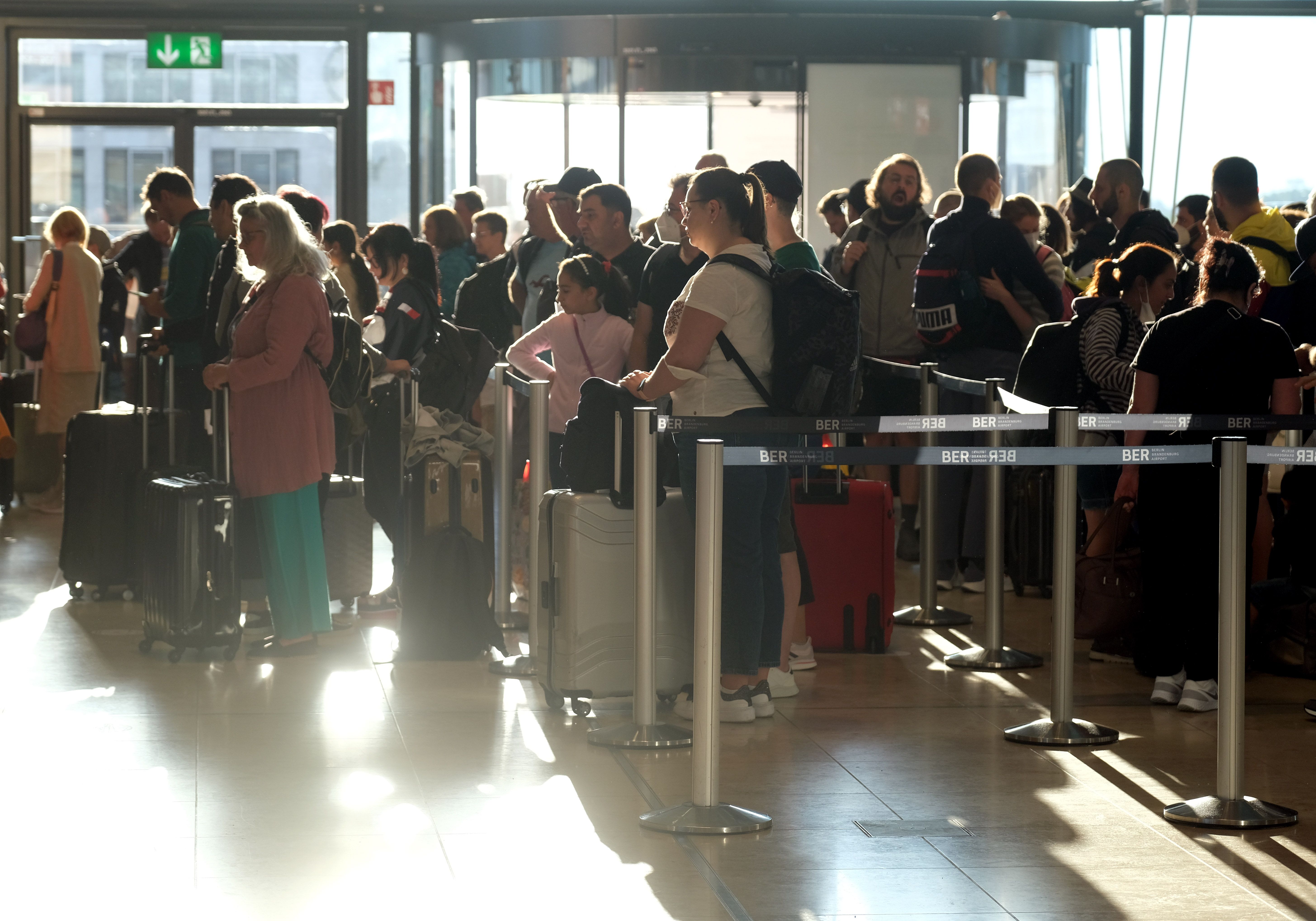 Flughafen BER: Schluss Mit Dem Chaos - Stellt Endlich Mehr Personal Ein!