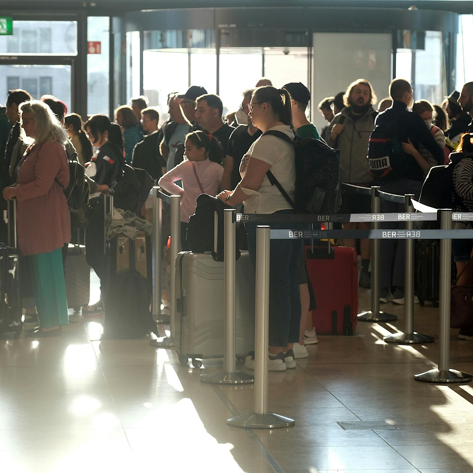 Flughafen BER: Schluss mit dem Chaos - stellt endlich mehr Personal ein!