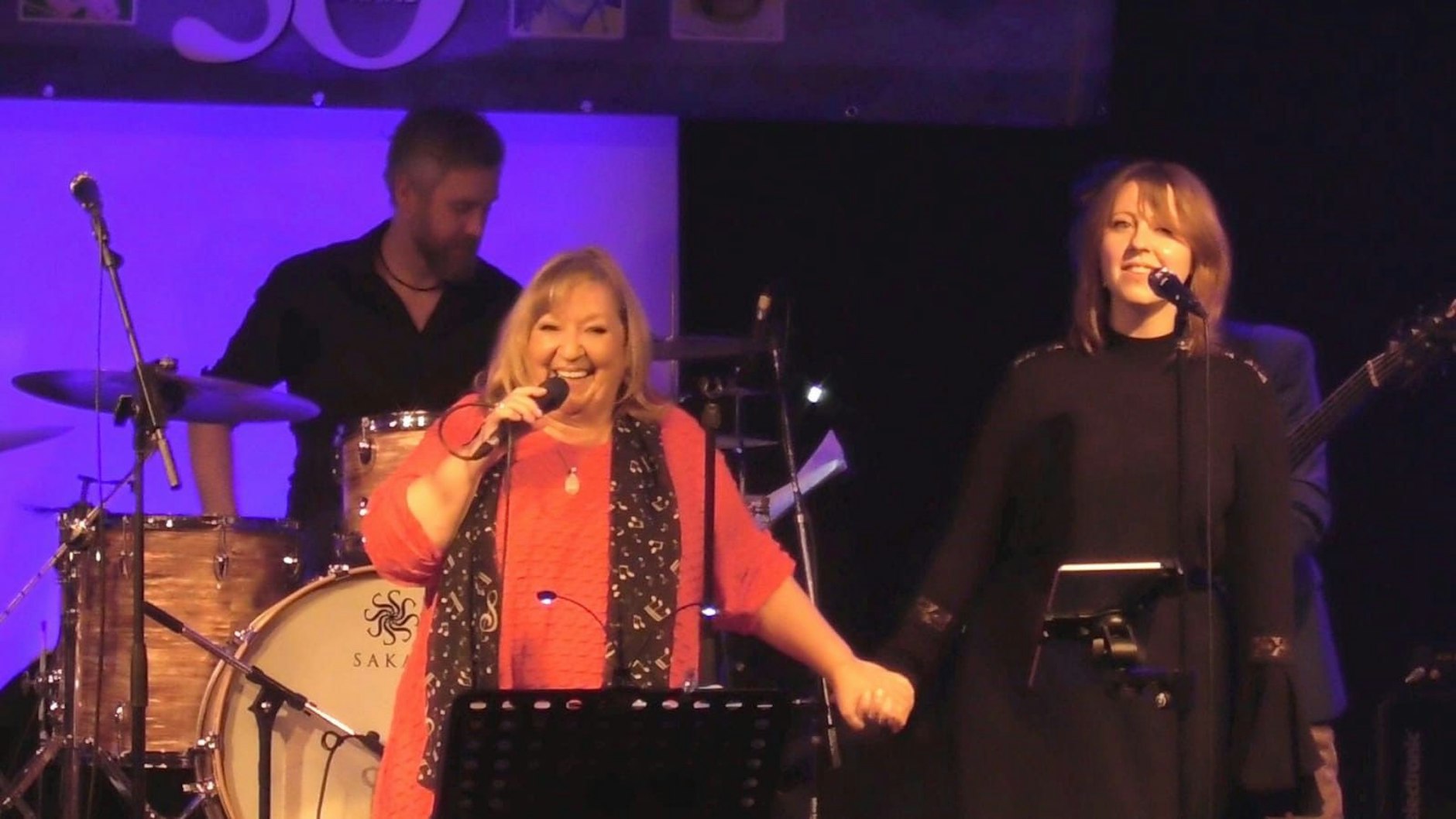 Die Lütte bei einem Auftritt mit ihrer Tochter Ulrike Weidenmüller.