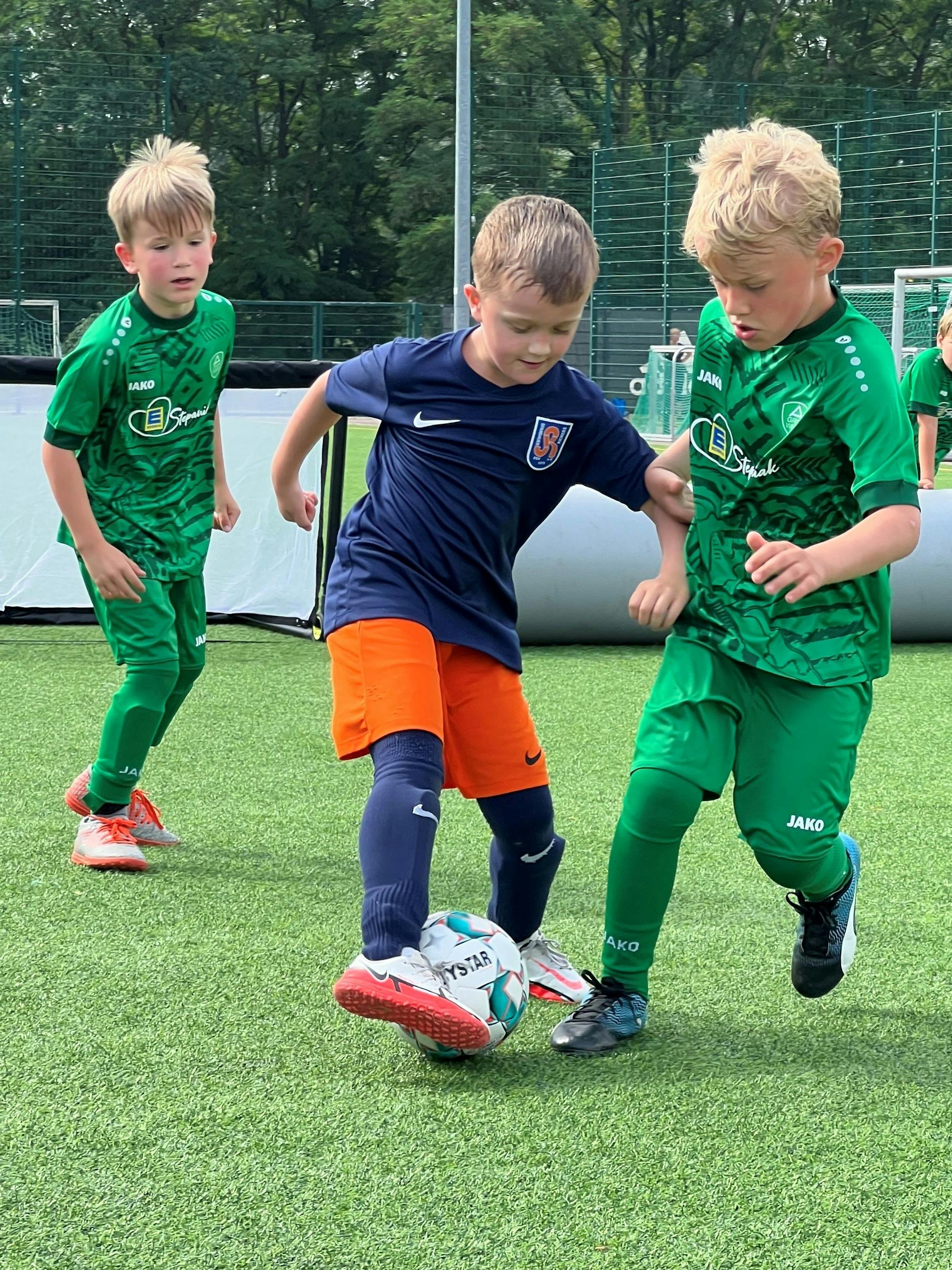 Nicht zu bremsen! Über 500 Kids hatten ihren Spaß beim Weltrekordversuch in Funino beim 1. FC Union.