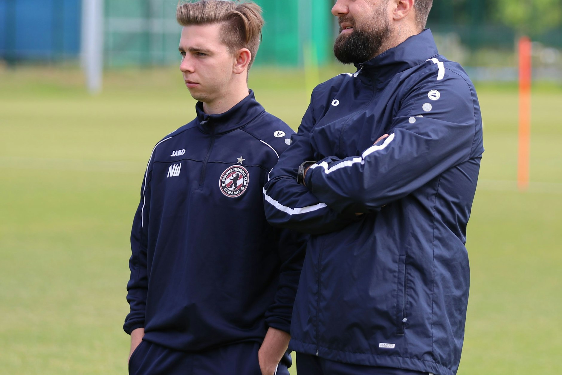 Cheftrainer Heiner Backhaus und sein Videoanalyst Nils Weiler (l.) schauen den Kickern des BFC Dynamo dieser Tage genau auf die Füße.