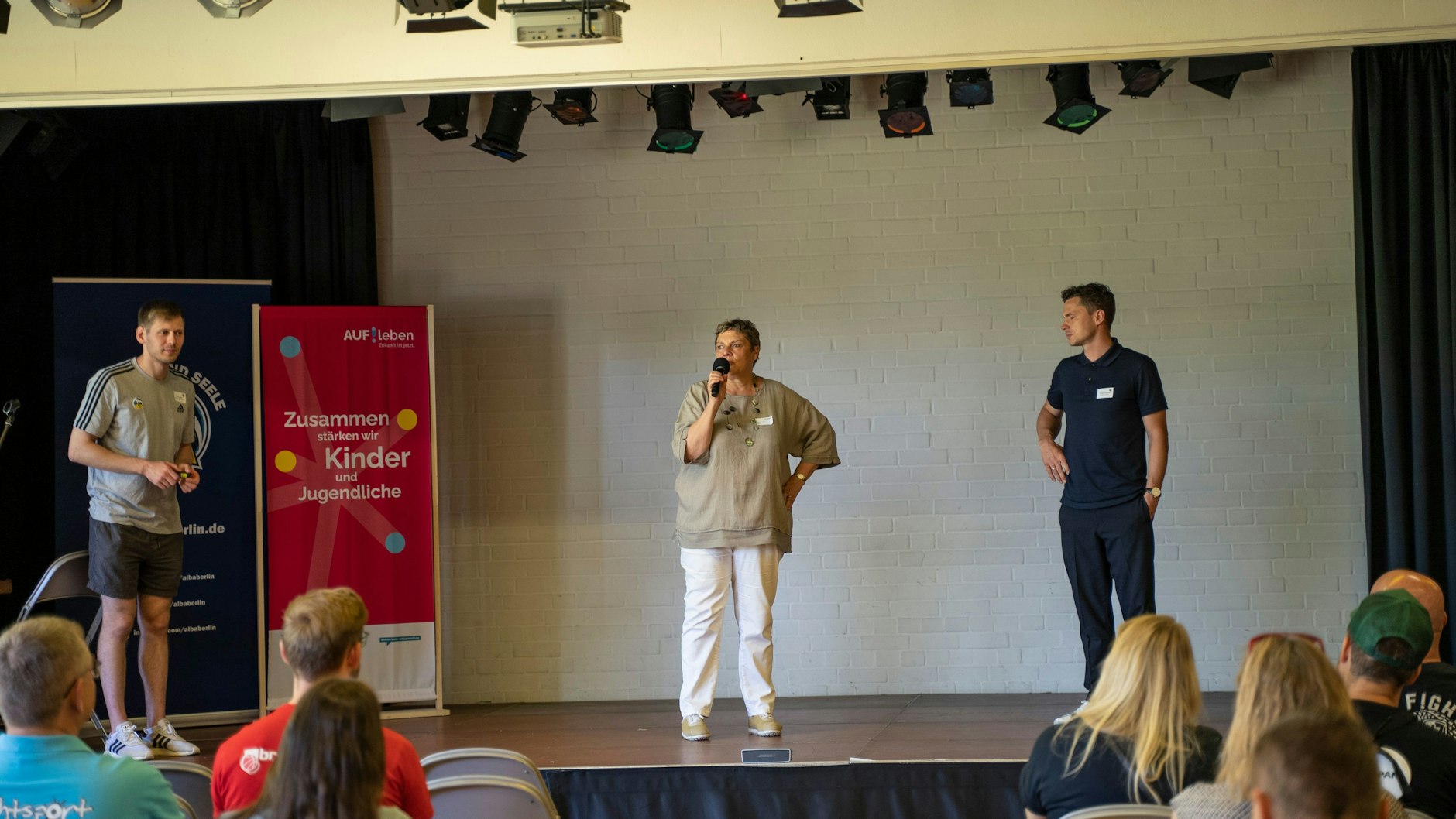 Karin Korte (Mitte), Bezirksstadträtin in Neukölln für Bildung, Kultur und Sport, erzählte von ihren Erfahrungen mit Alba Berlin.