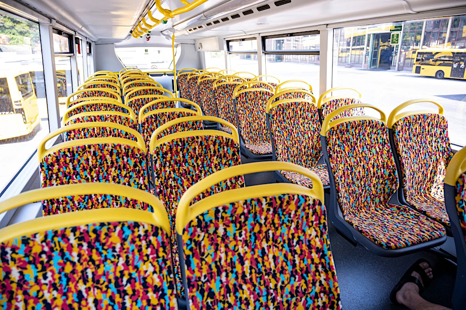 Die Berliner Verkehrsbetriebe (BVG)stellen ihr neues Sitzmuster der Busse und Bahnen vor.  