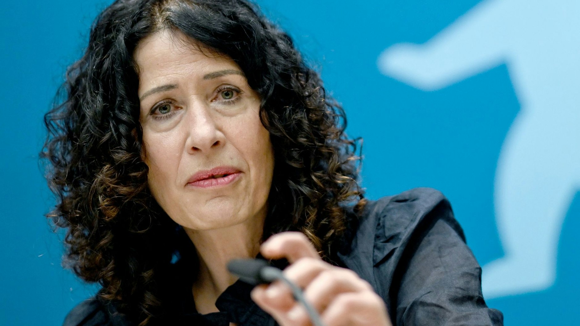 Umweltsenatorin Bettina Jarasch (Grüne) schlägt vor, öffentliche Toiletten künftig mit der BVG-Guthabenkarte zu benutzen.