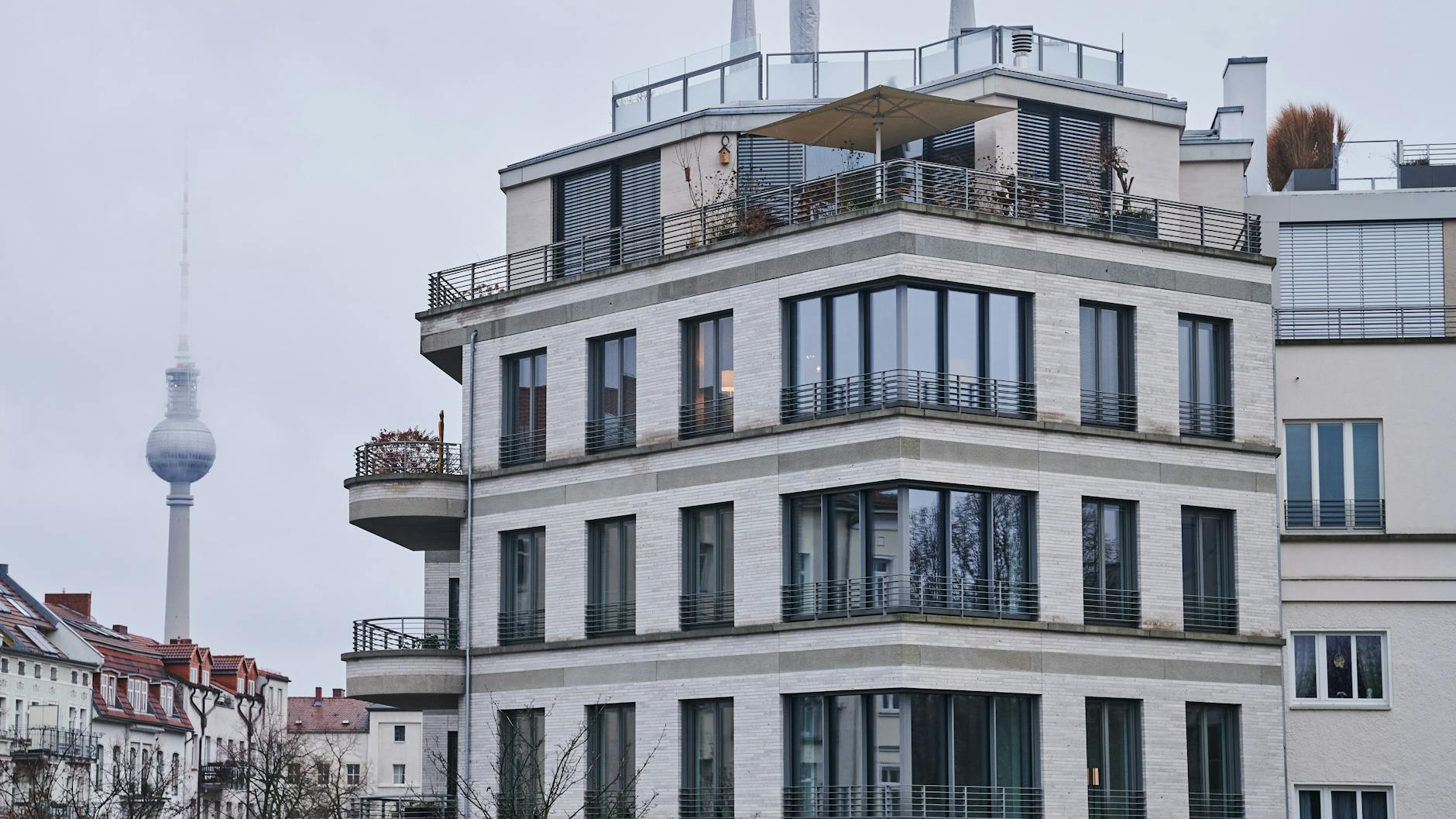 Wohnungen in Berlin: Während die SPD Mieter besser schützen will, hält der Eigentümerverband Haus & Grund dies für unnötig.