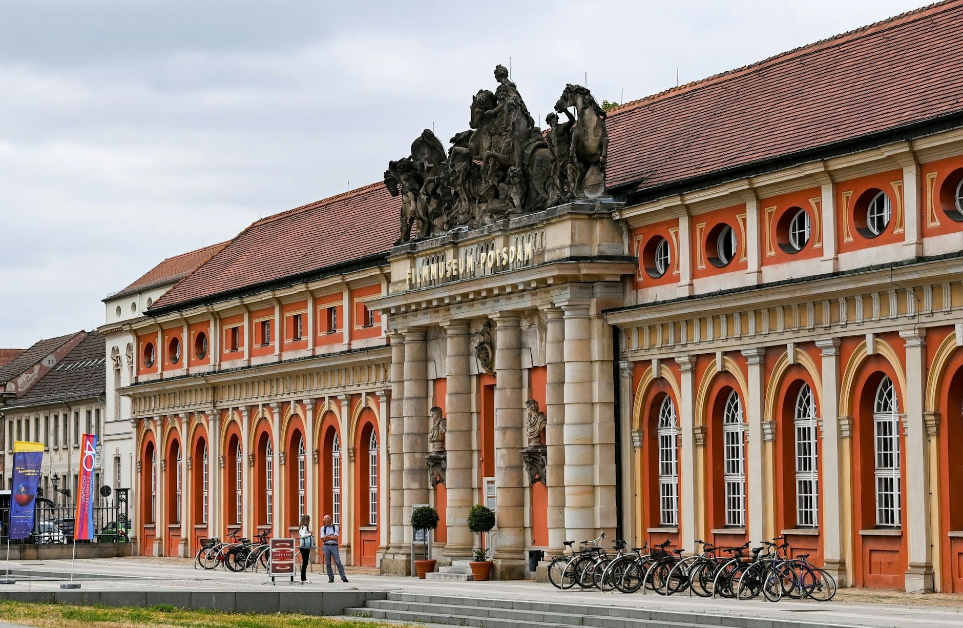 ARCHIV - Die Fassade vom Filmmuseum Potsdam. Archivbild