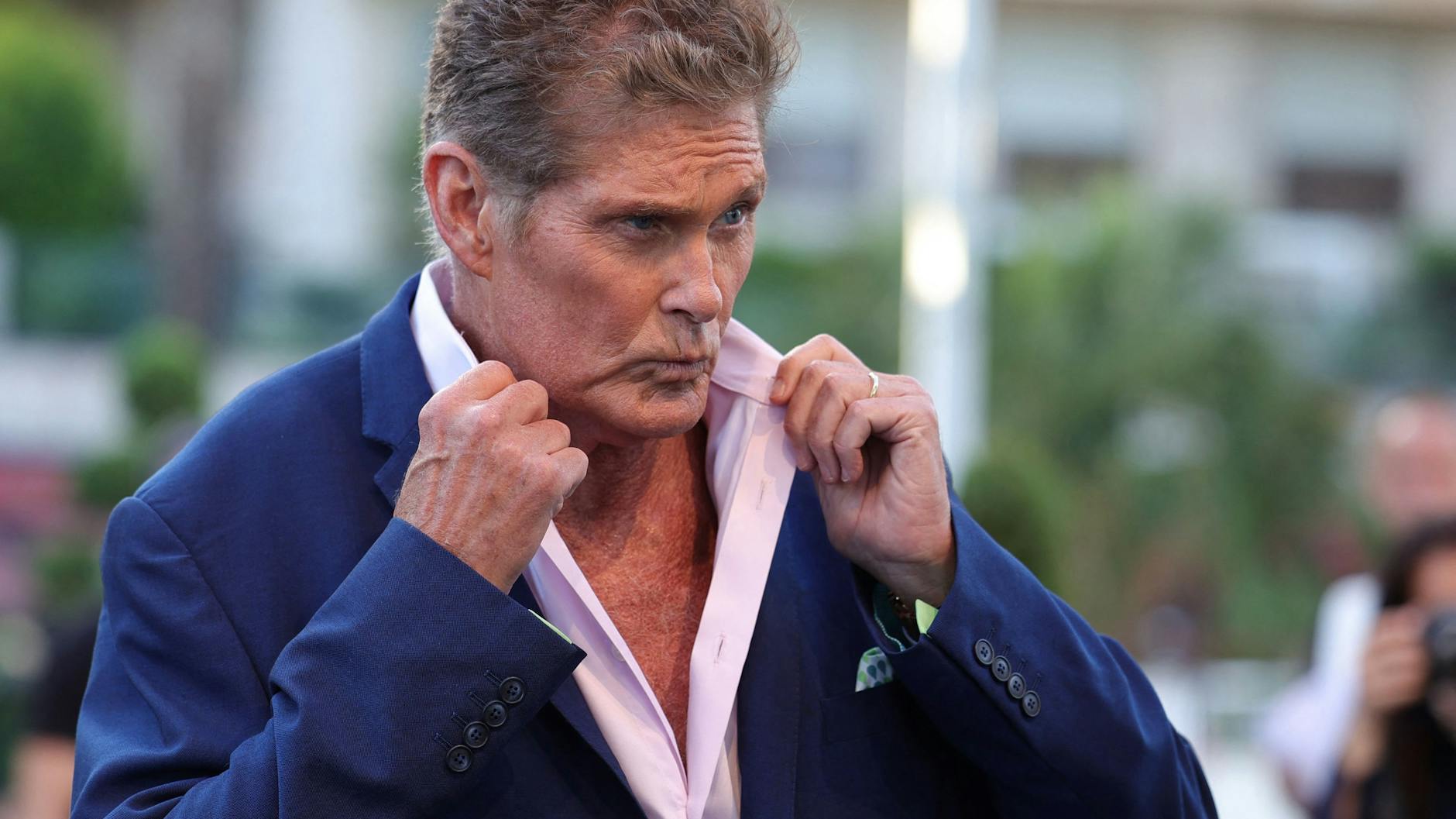 David Hasselhoff steht zu seiner Brustbehaarung.
