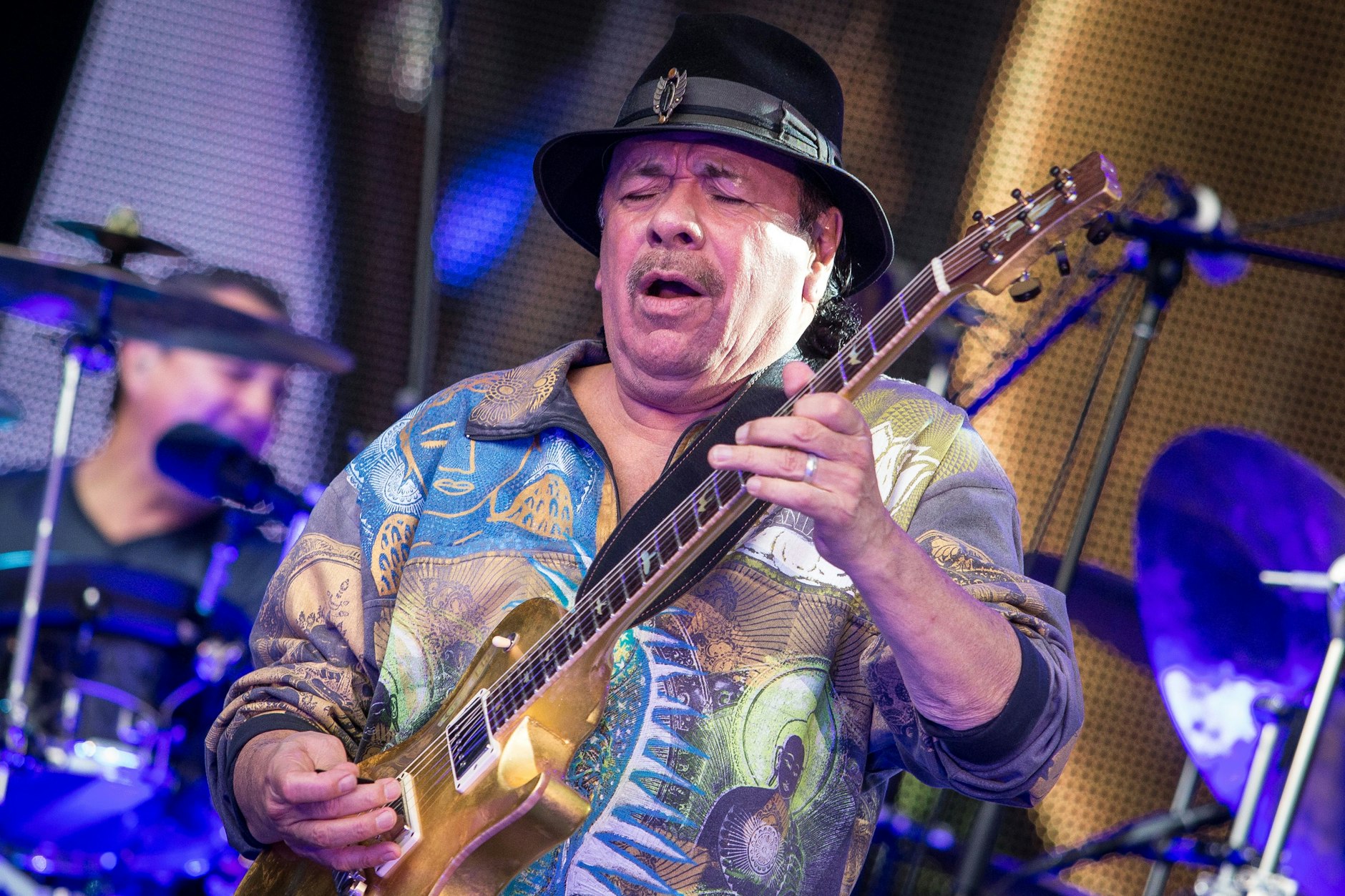 Carlos Santana bei einem Konzert in Stuttgart.