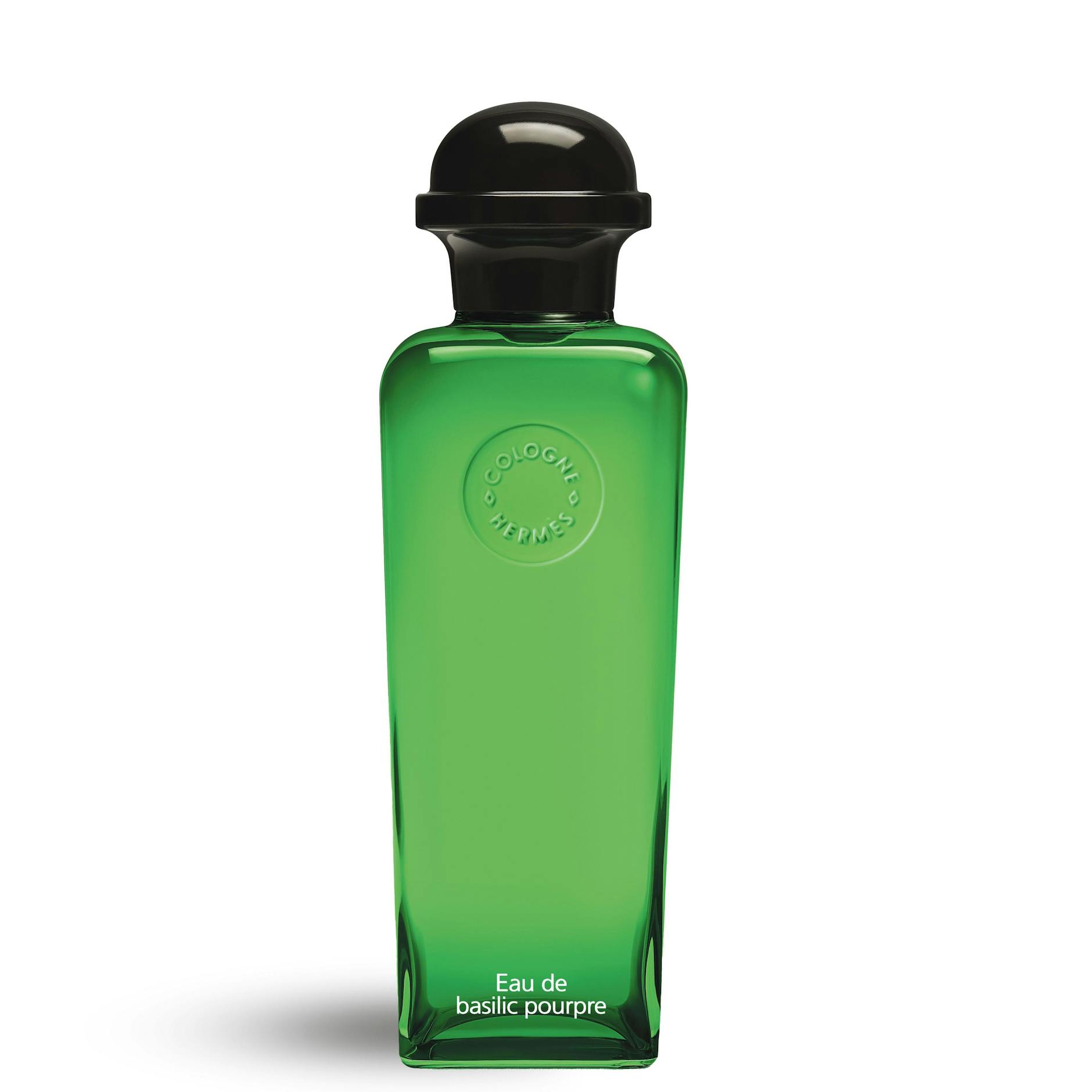 In „Eau de Basilic Pourpre“ vereinen sich Basilikum, Bergamotte und Geranie im grasgrünen Glasflakon.