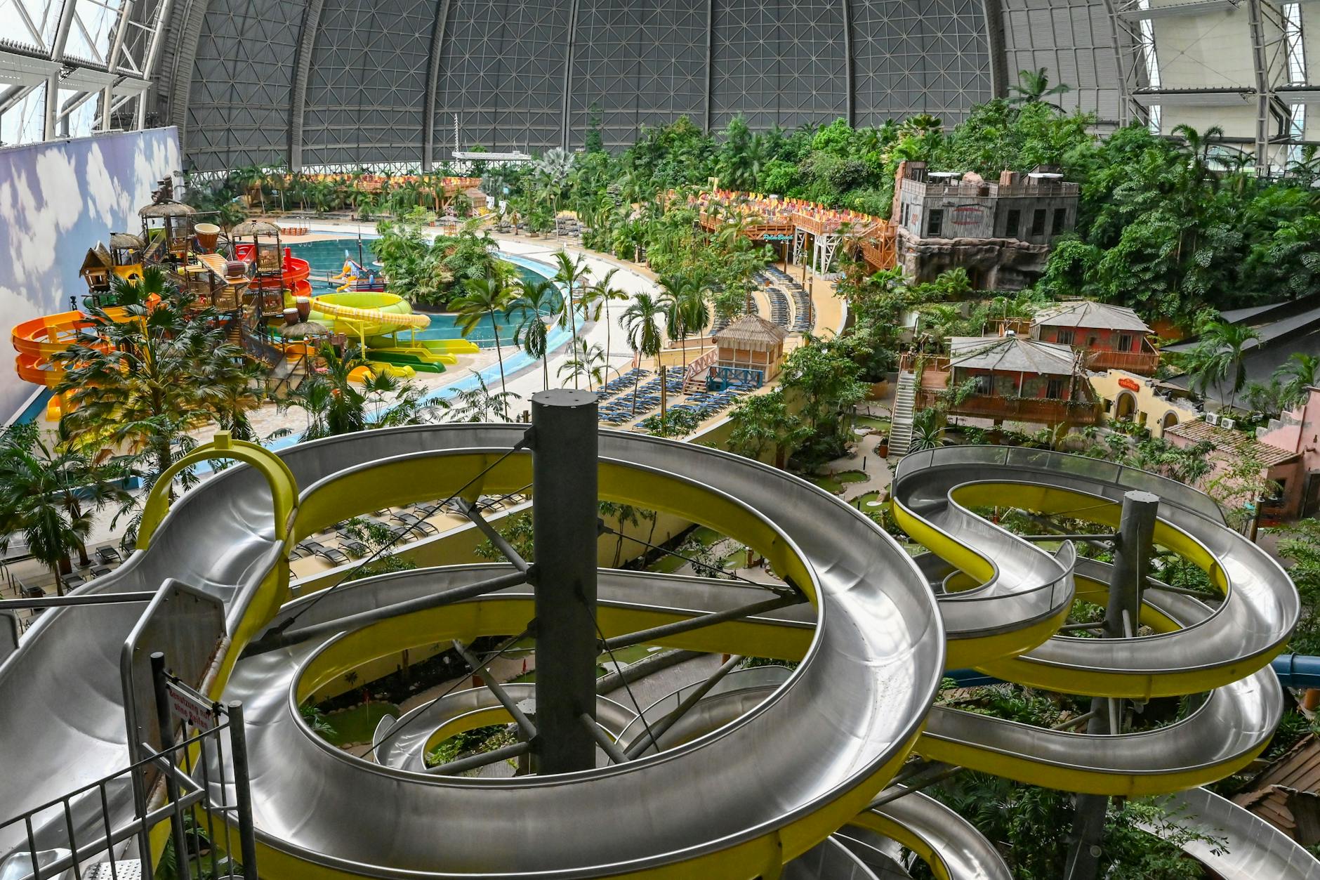 Das Badeparadies Tropical Islands ist für Familien ein großer Spaß.