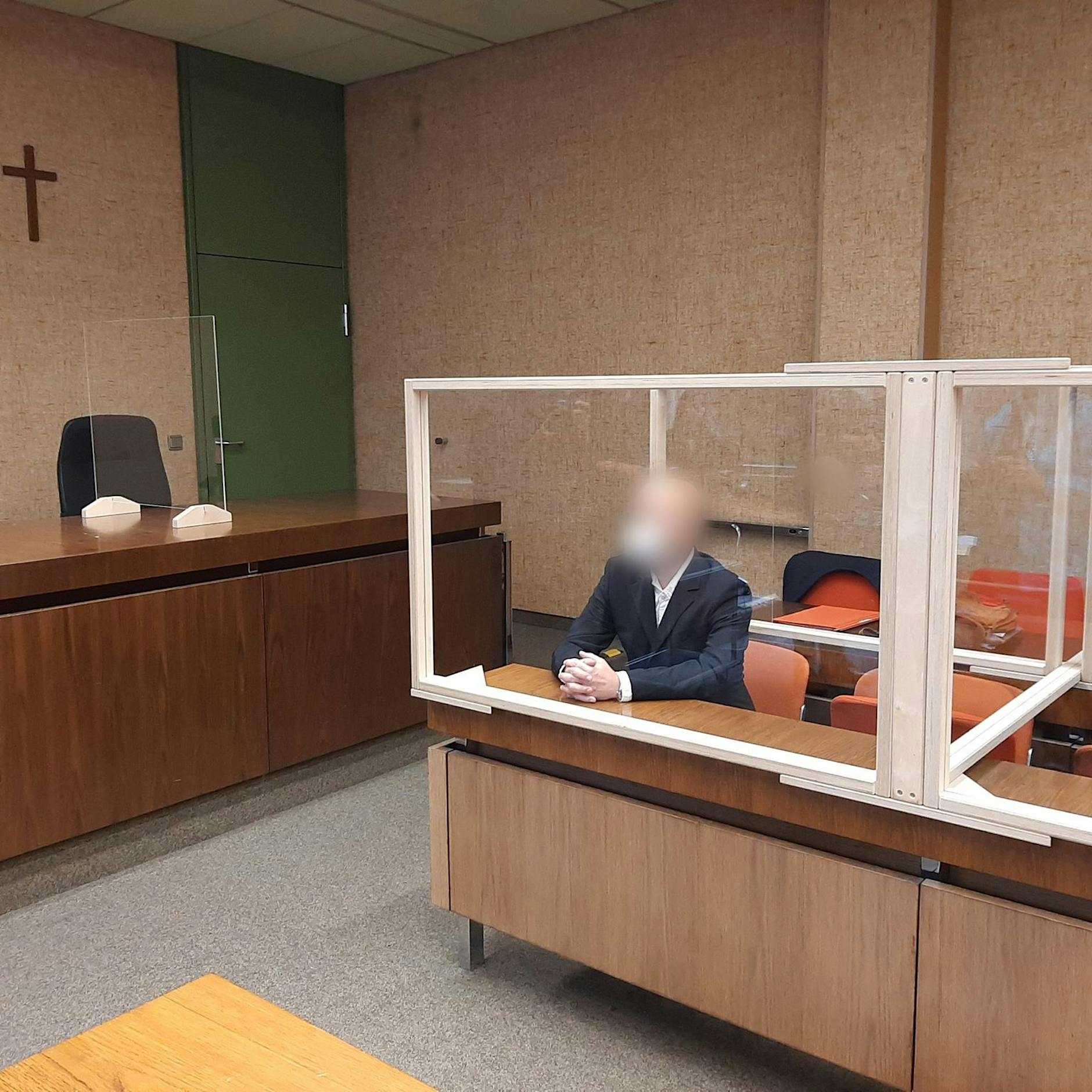 Hass-Urteil: Mann wünscht Polizisten den Tod – ein Jahr Knast!