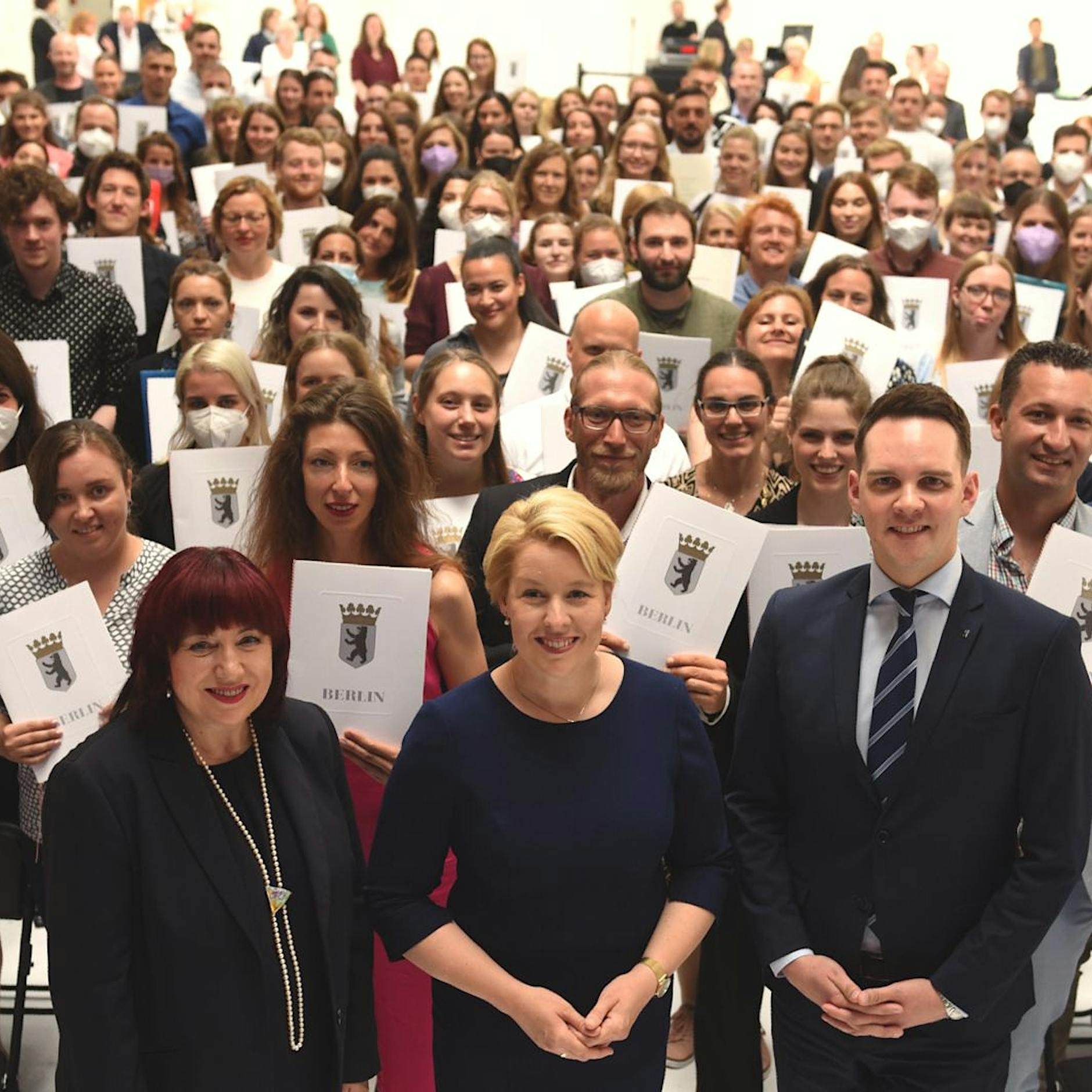 In Berlin werden nach 18 Jahren wieder Lehrerinnen und Lehrer verbeamtet