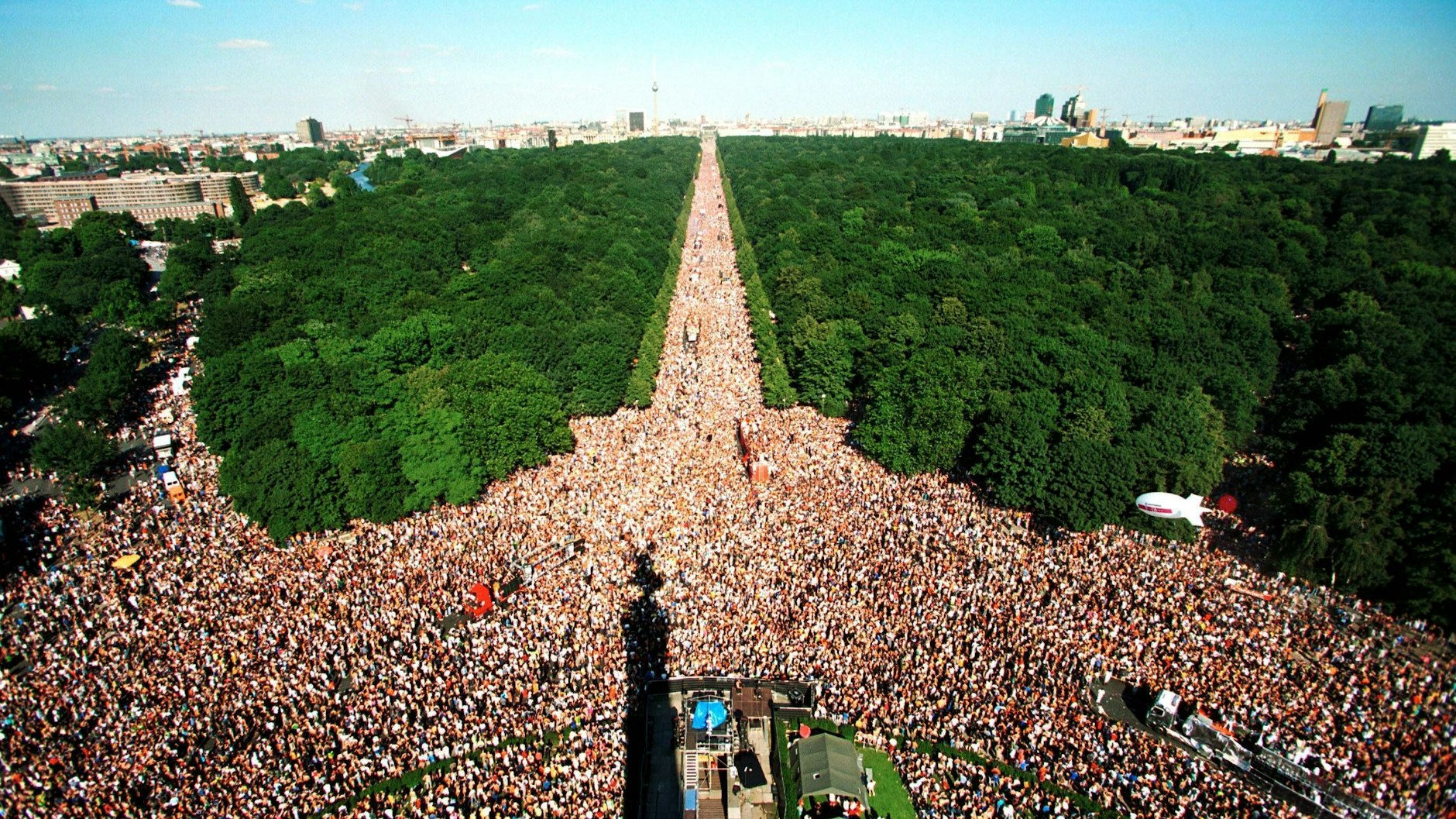 So voll wie zu guten alten Loveparade-Zeiten soll es bei der „Rave The Planet Parade“ nicht werden.