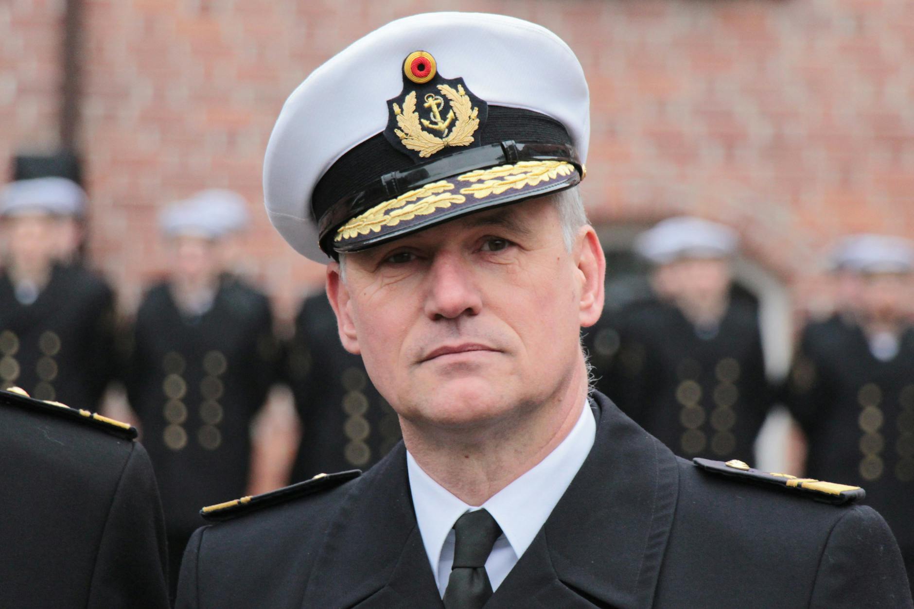 Vizeadmiral Kay-Achim Schönbach, Inspekteur der Deutschen Marine, vor dem Marinekommando