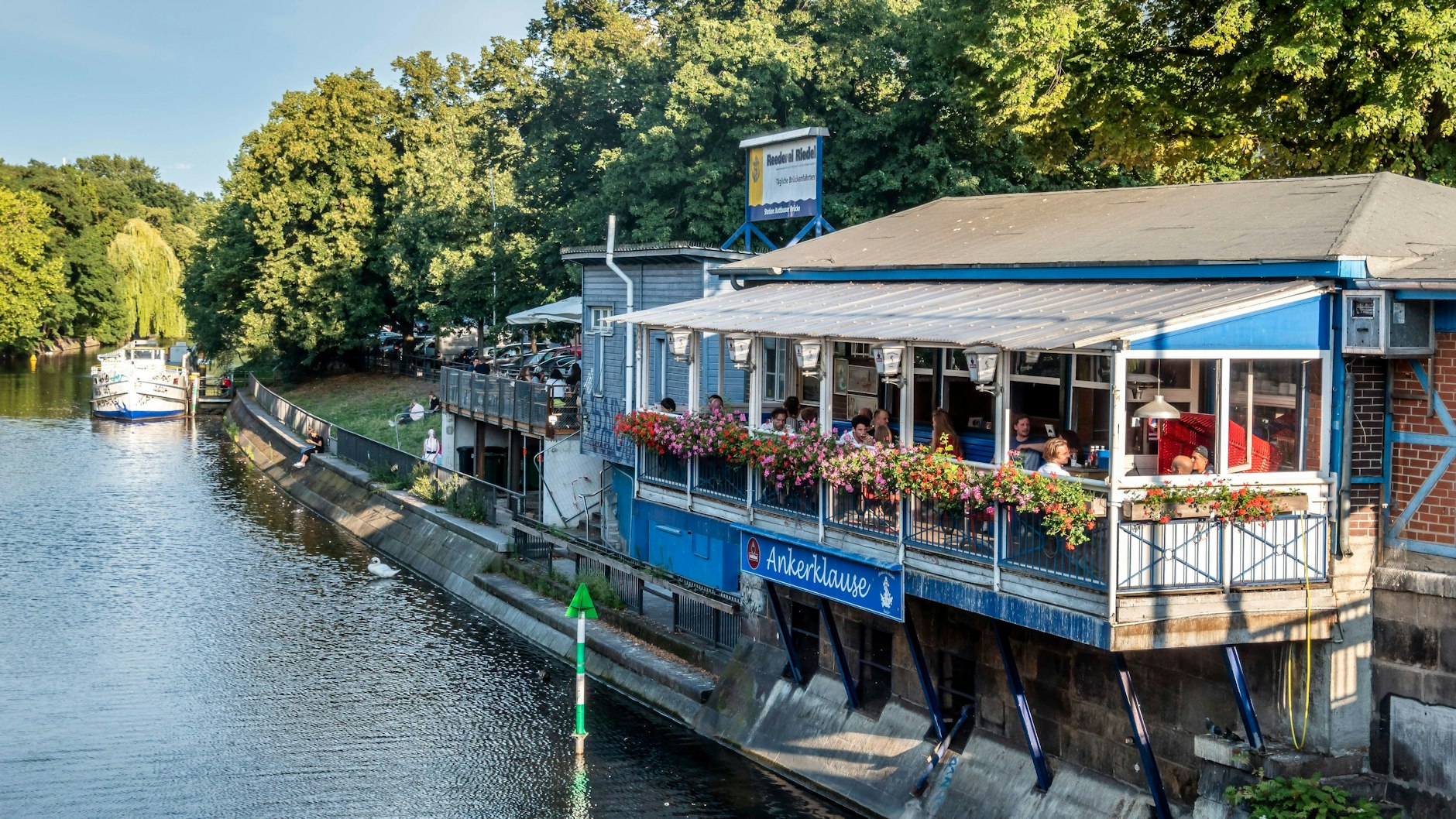 Beste Lage am Landwehrkanal: die Ankerklause.