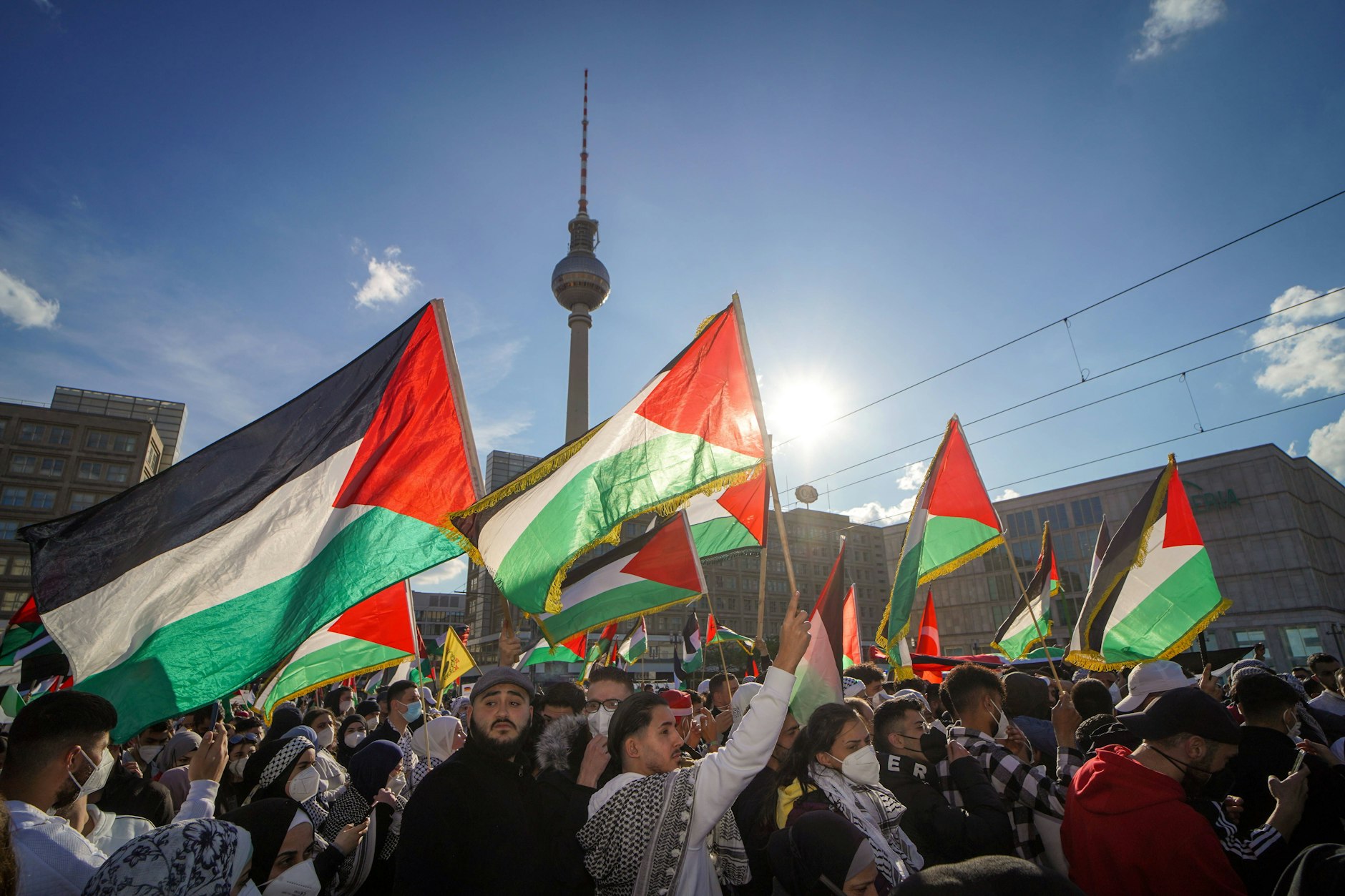 In Berlin demonstrieren Palästinenser gegen Israel.