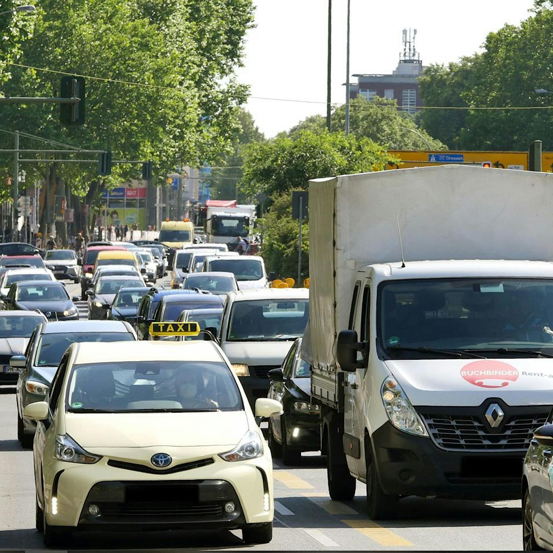 9-Euro-Ticket: Weniger Stau auf den Straßen im Berufsverkehr