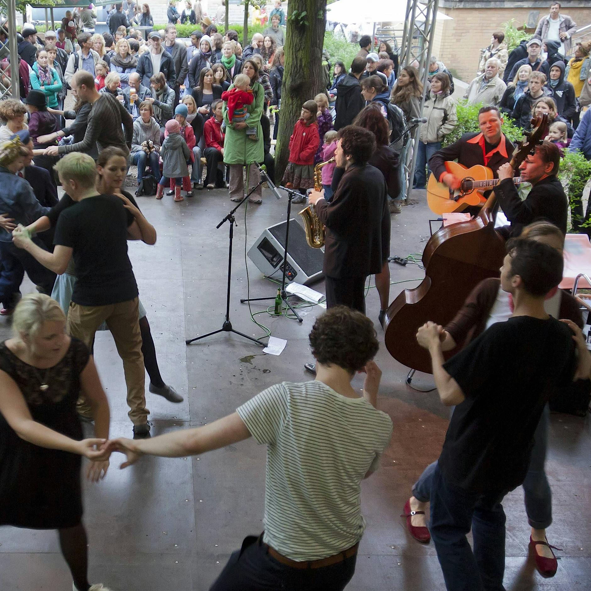 Berlin in Dur und Moll: Wenn Straßenmusiker den Klassik-Pianisten ersetzen