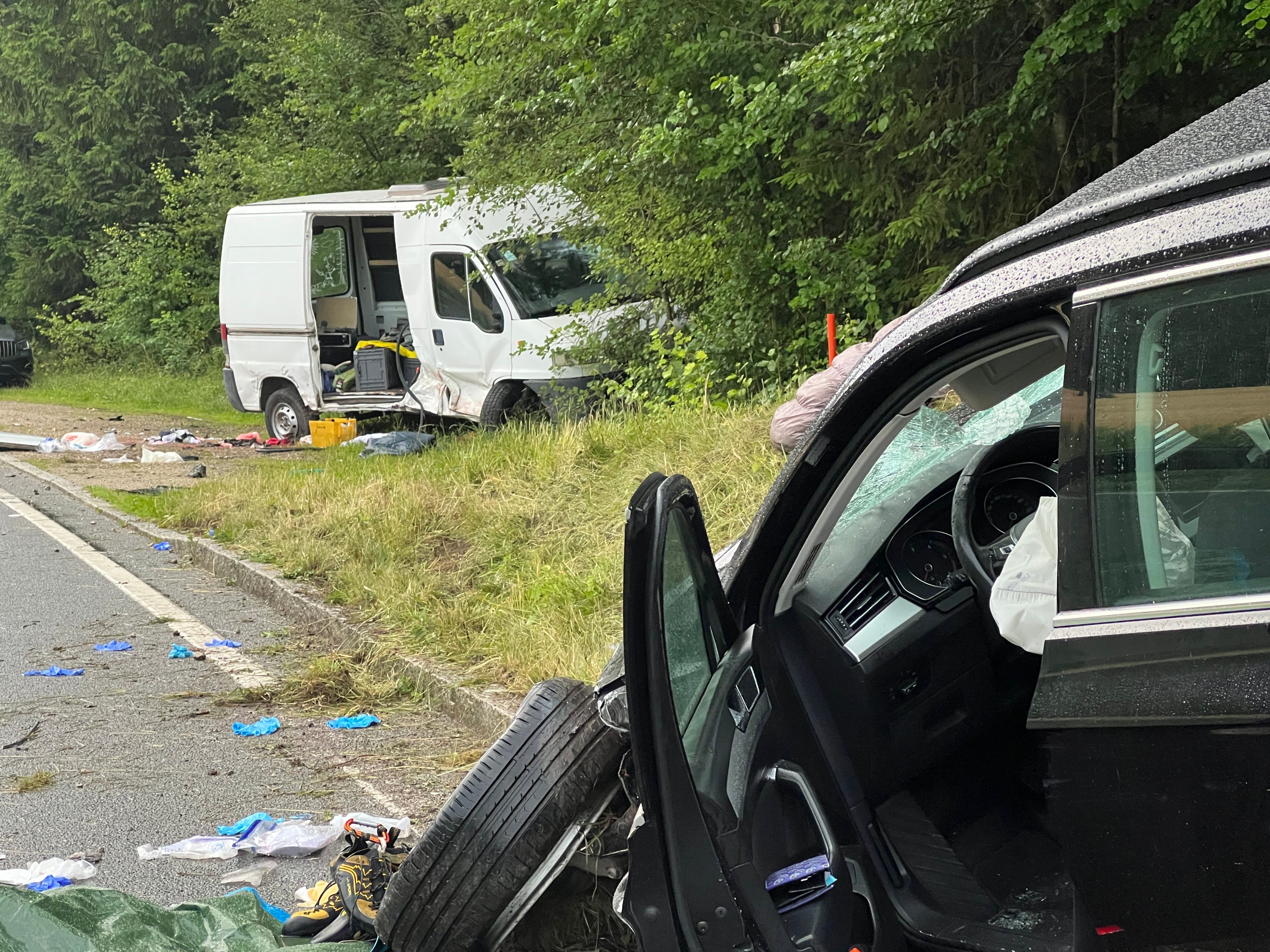Horrorunfall in Hohenfels: Auto rast in Menschengruppe – ein Mann (36) stirbt, mehrere Schwerverletzte
