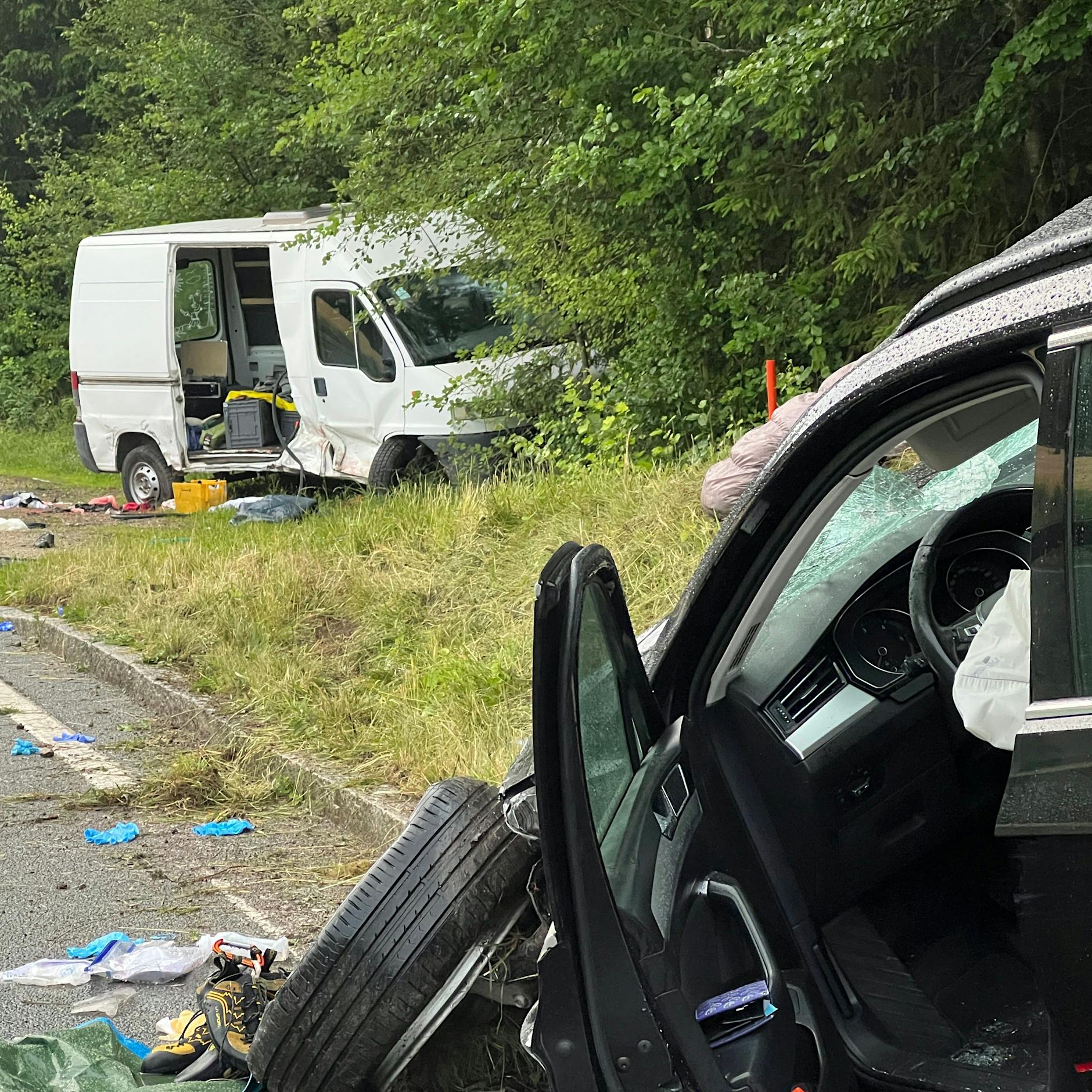 Horrorunfall in Hohenfels: Auto rast in Menschengruppe – ein Mann (36) stirbt, mehrere Schwerverletzte