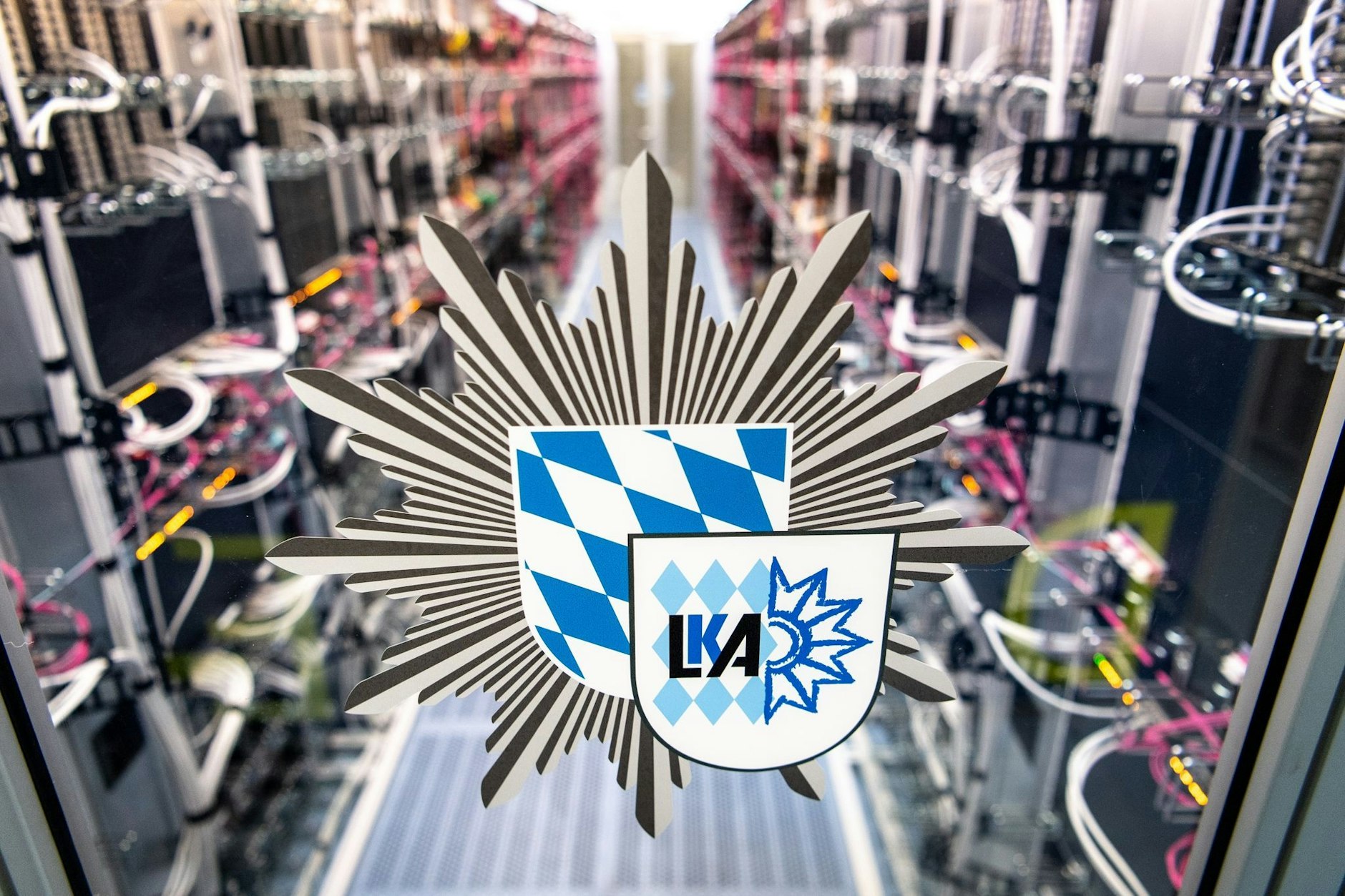 Die Polizei in Bayern will das Verfahrensübergreifende Recherche- und Analysesystem (VeRA) des US-Konzern Palantir einsetzen.